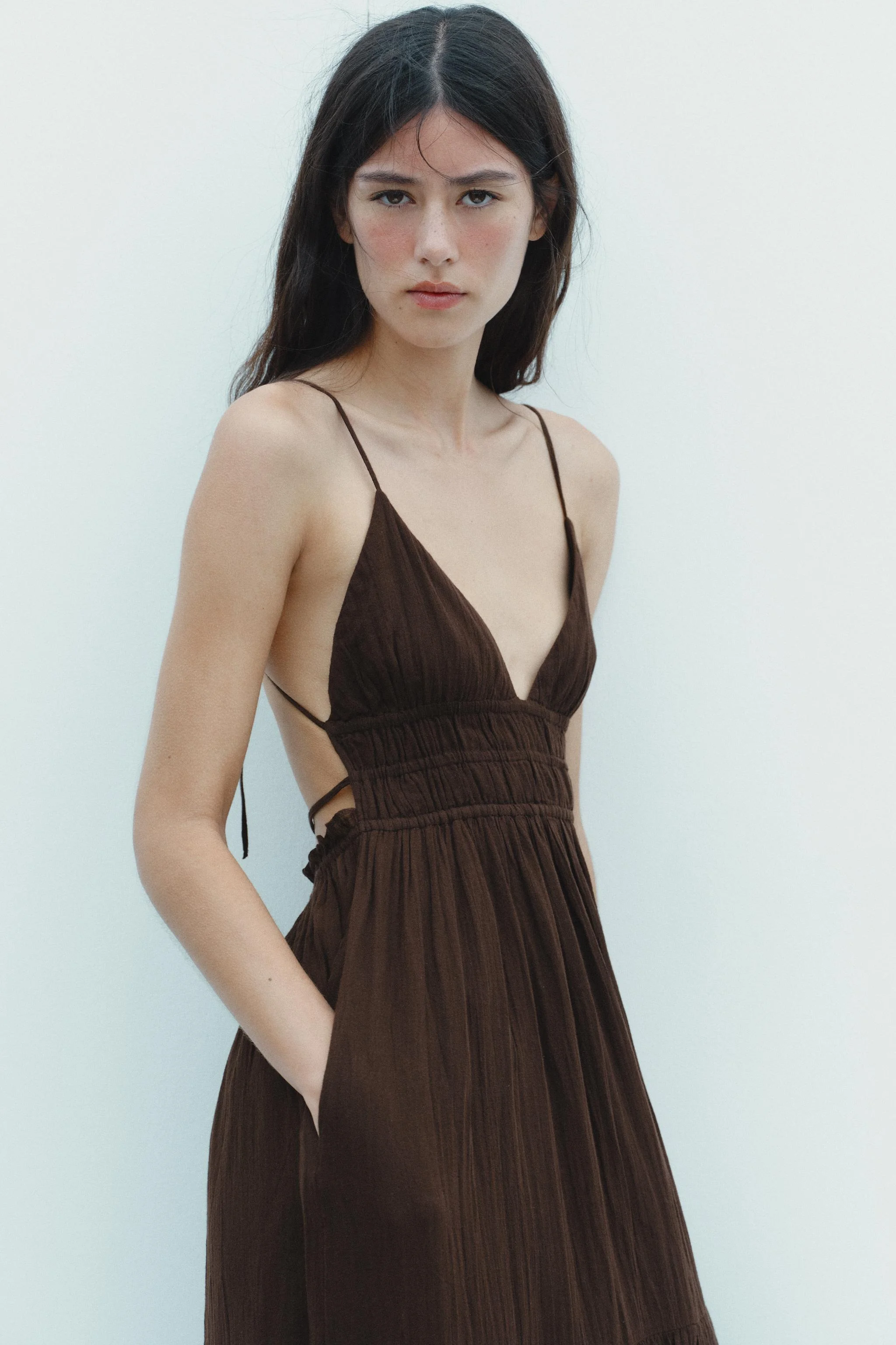 پیراهن میدی از جنس پارچه نخی