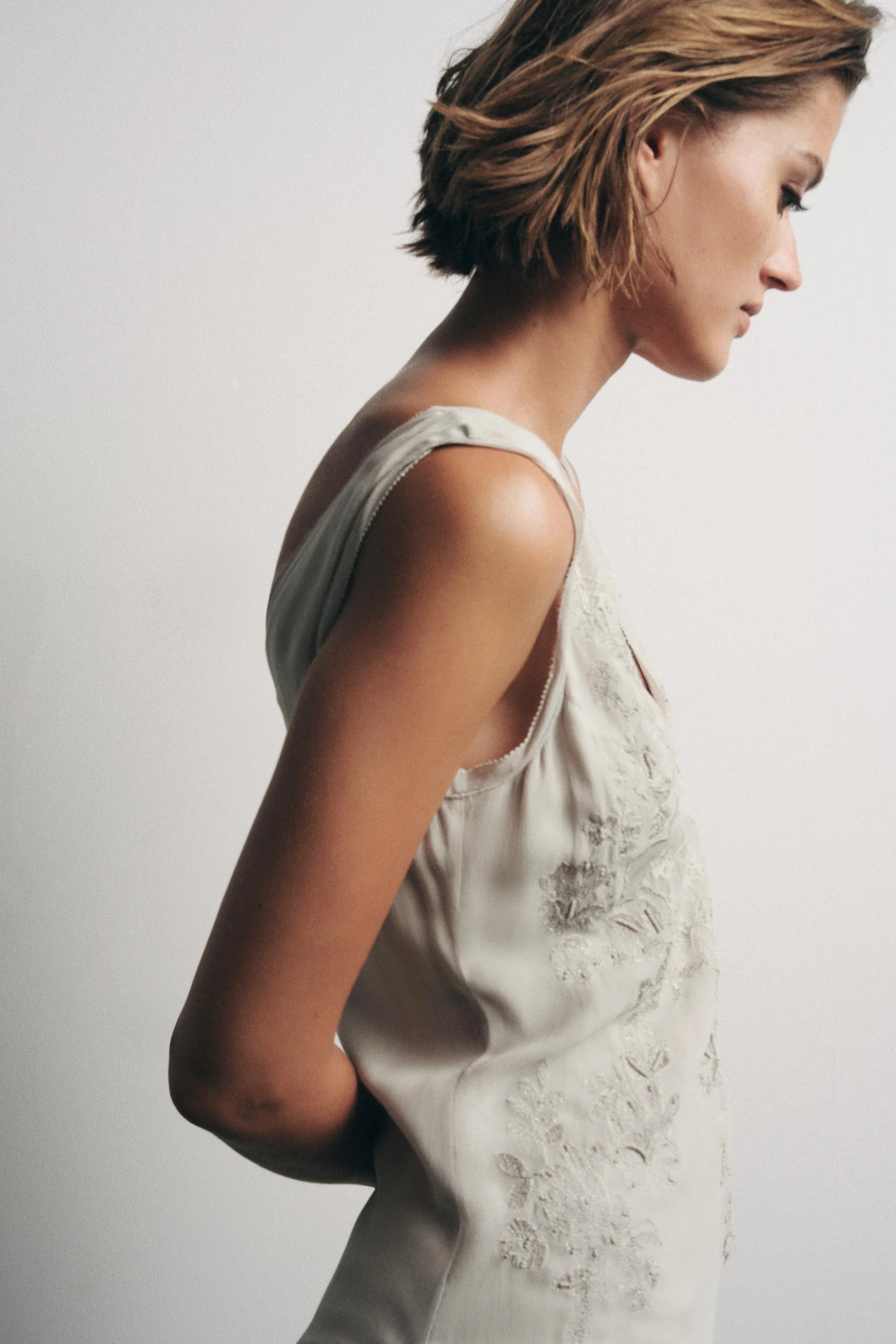 پیراهن ژرژت با گلدوزی و منجوق