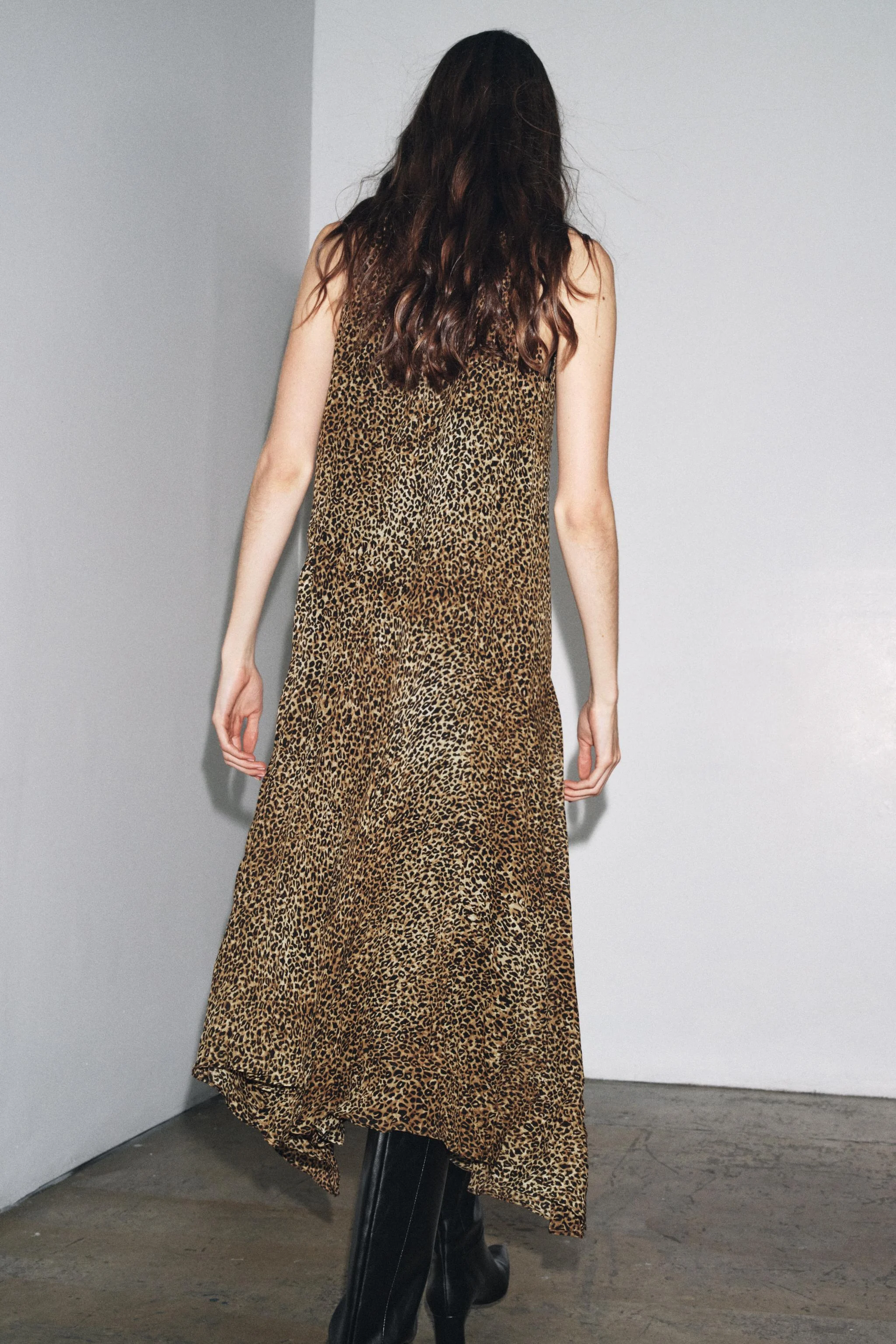 پیراهن میدی یقه هالتر با طرح حیوانات از کالکشن ZW