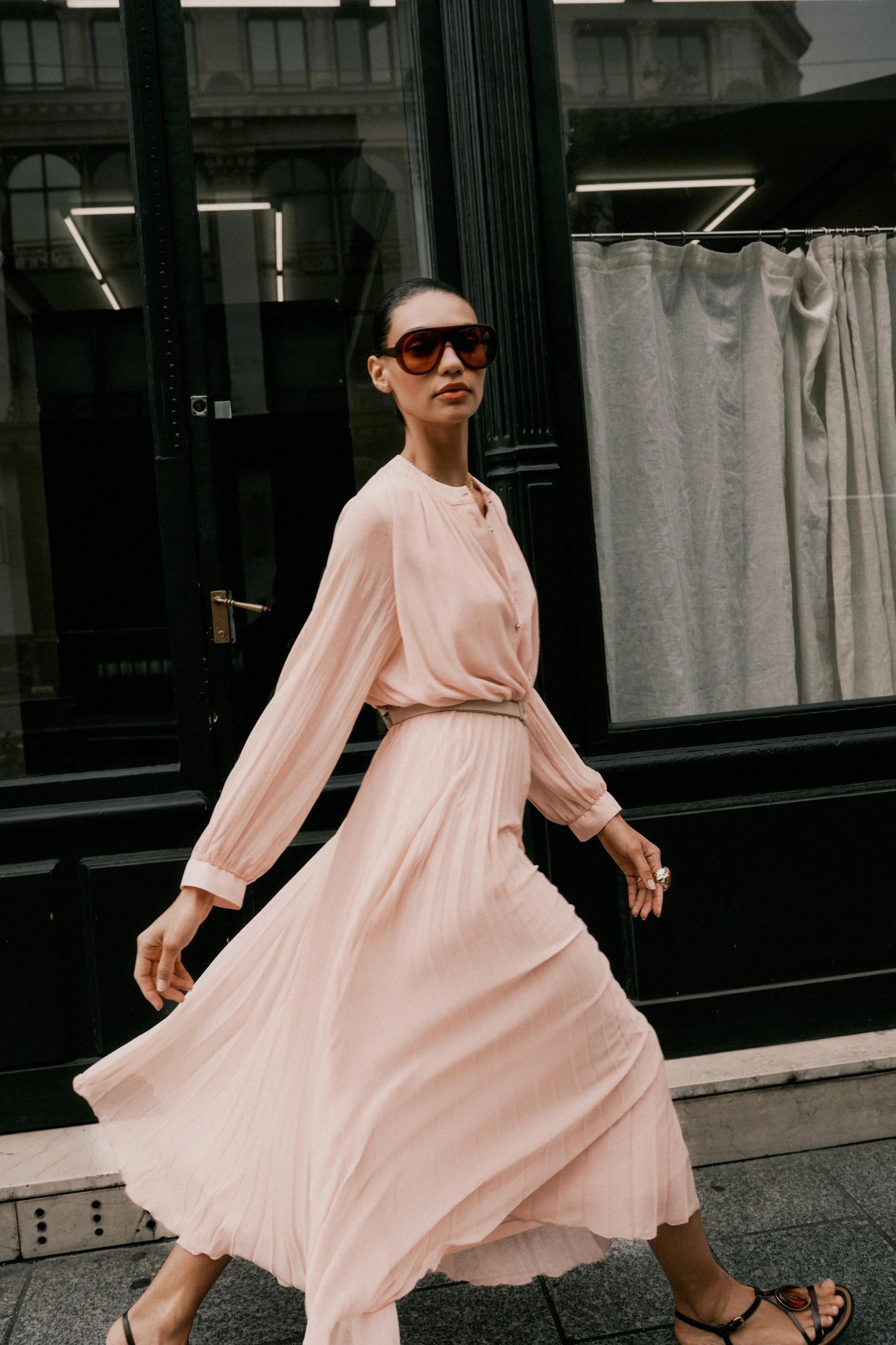 پیراهن میدی پلیسه دار با کمربند