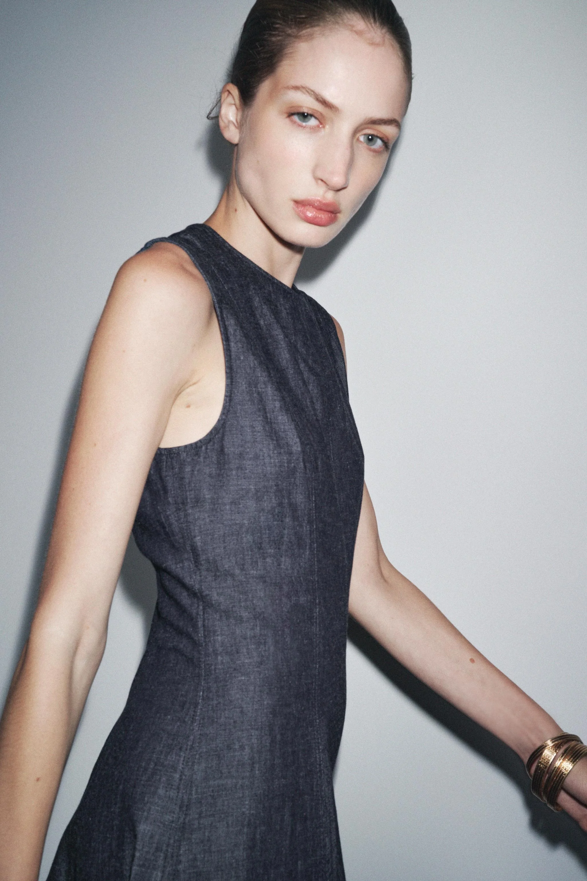 پیراهن میدی زنانه با پارچه طرح جین از کالکشن ZW پیراهن میدی زنانه با پارچه طرح جین از کالکشن ZW