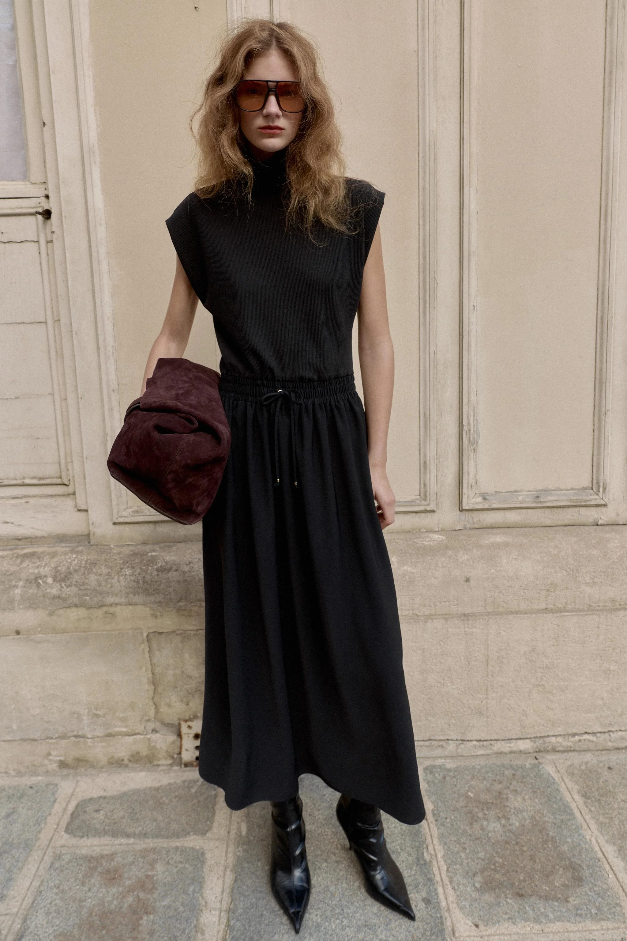 پیراهن بلند با جزئیات هماهنگ