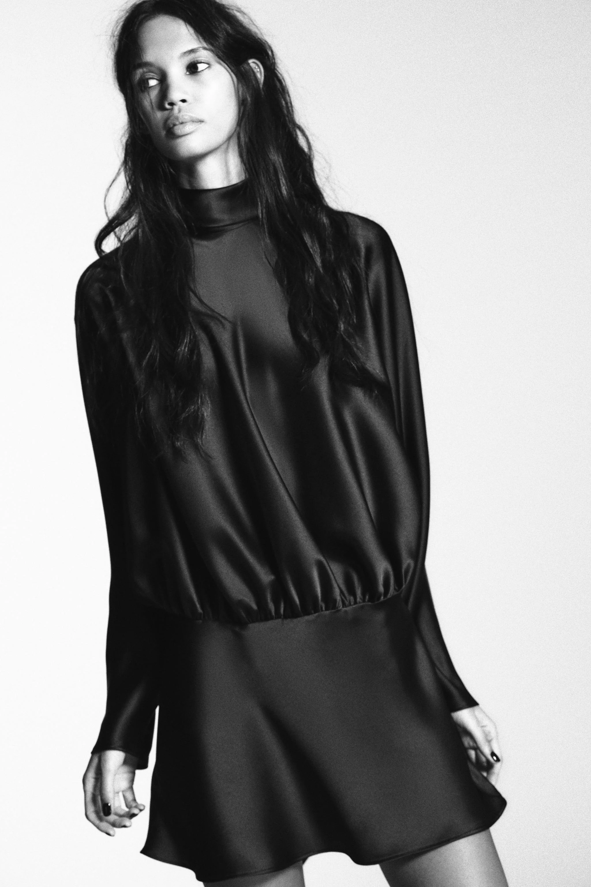 پیراهن کوتاه ساتن با شال گردن