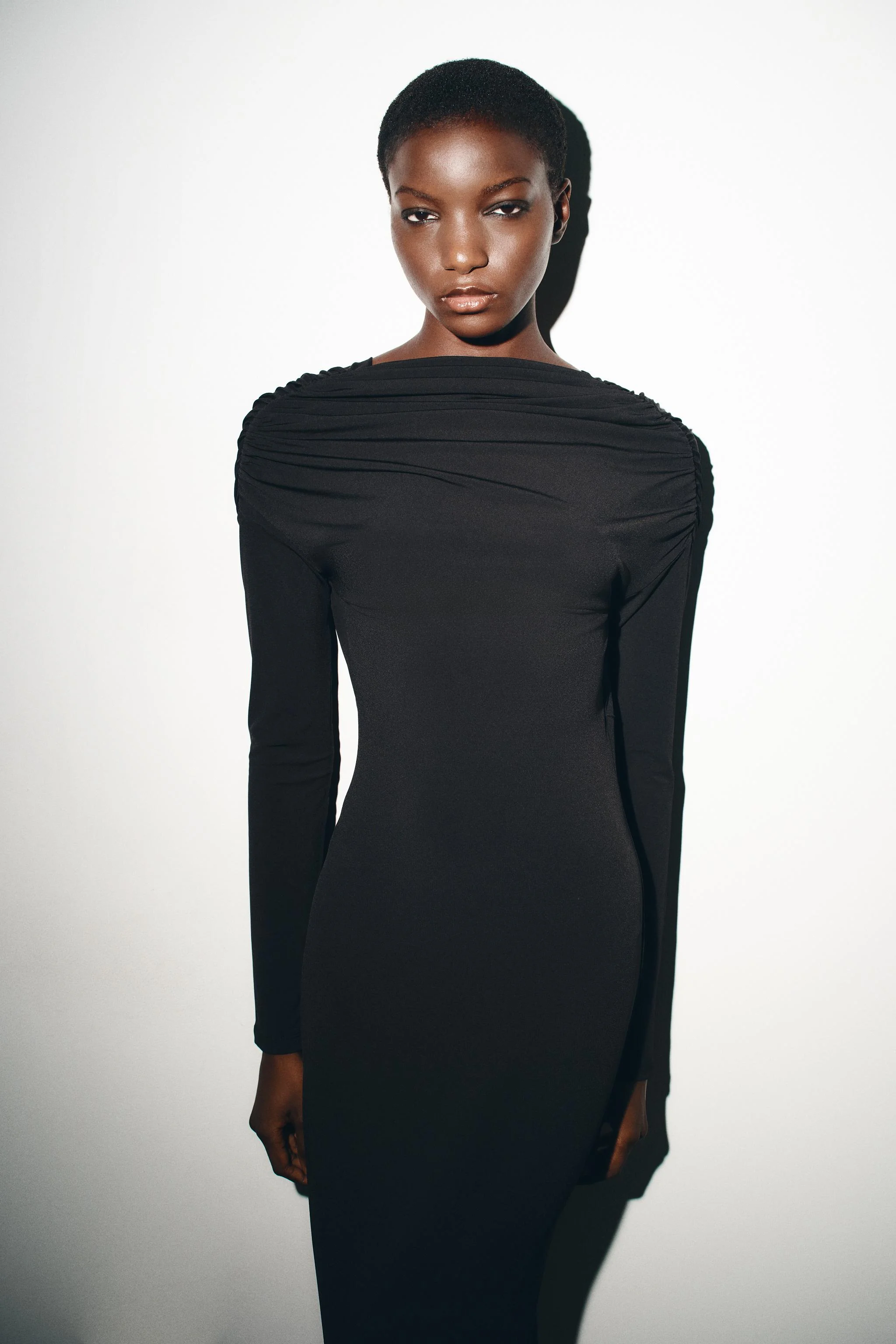 پیراهن میدی با جزئیات دراپه و پشت نگین دار