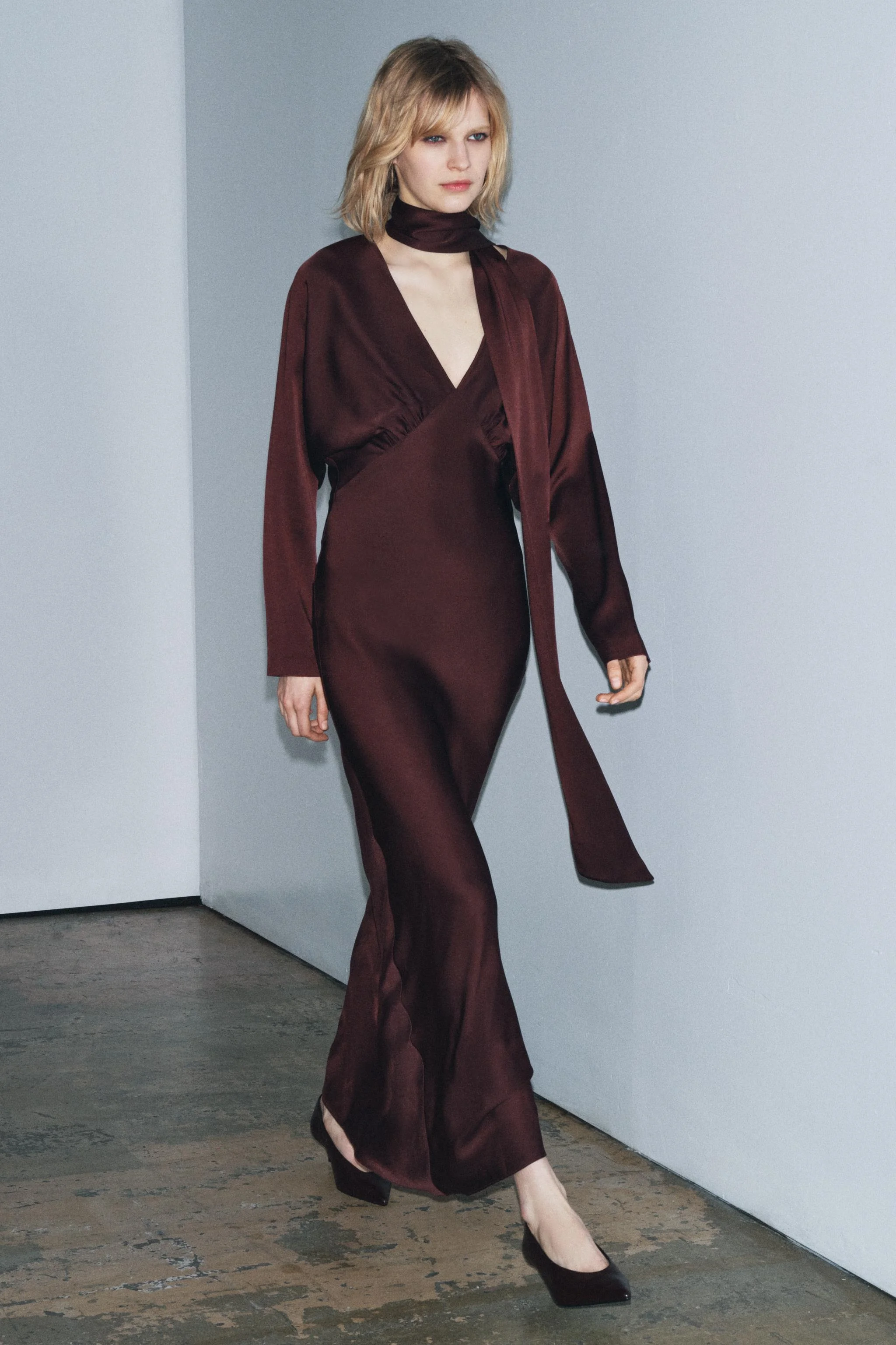 پیراهن بلند ساتن زنانه با یقه هفت و شال