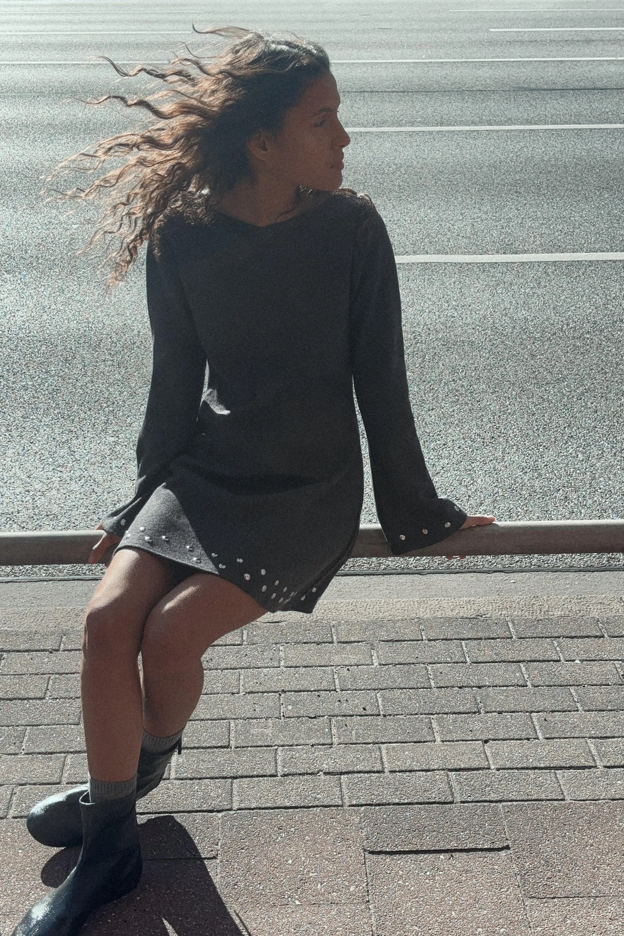 پیراهن کوتاه نرم با تزئینات پرچ پیراهن کوتاه نرم با تزئینات پرچ