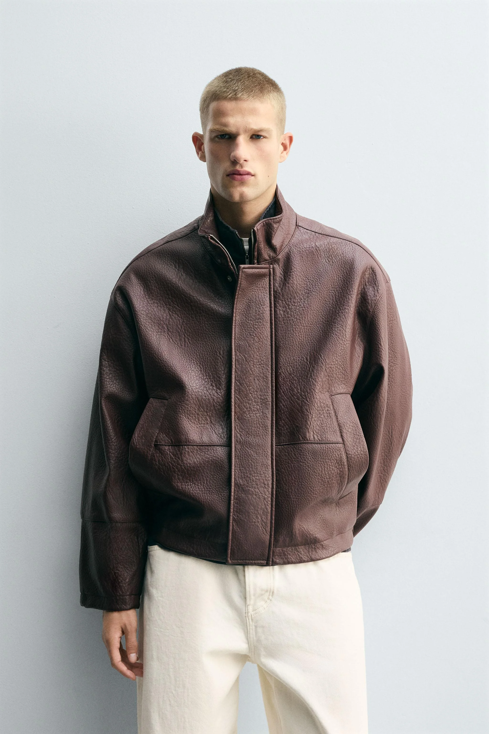 کت با بافت چرم مصنوعی