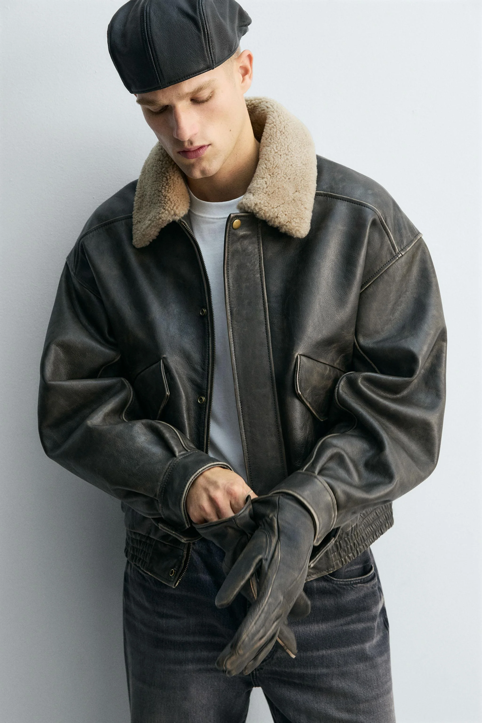 دستکش چرمی با طرح قدیمی