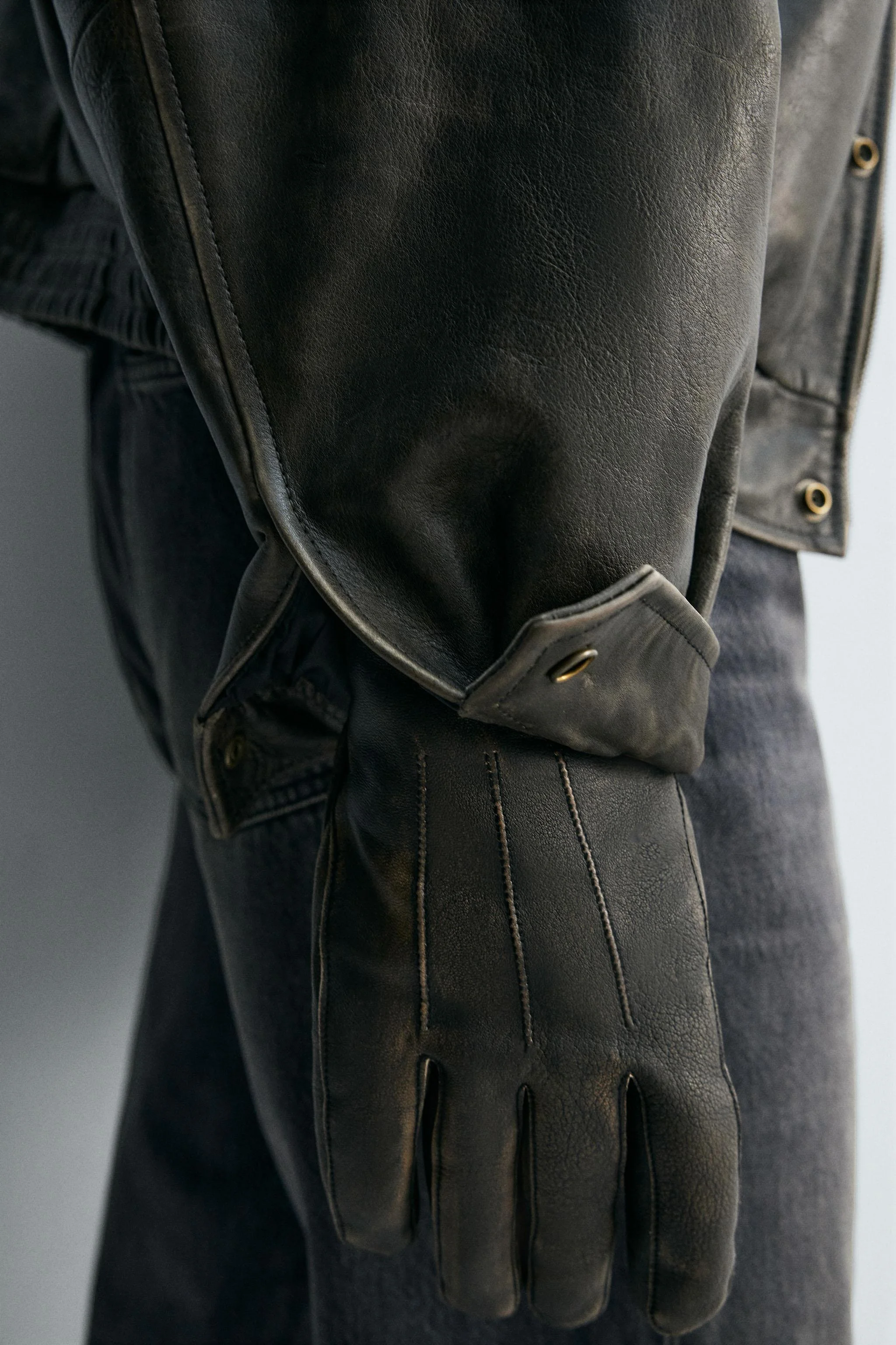 دستکش چرمی با طرح قدیمی