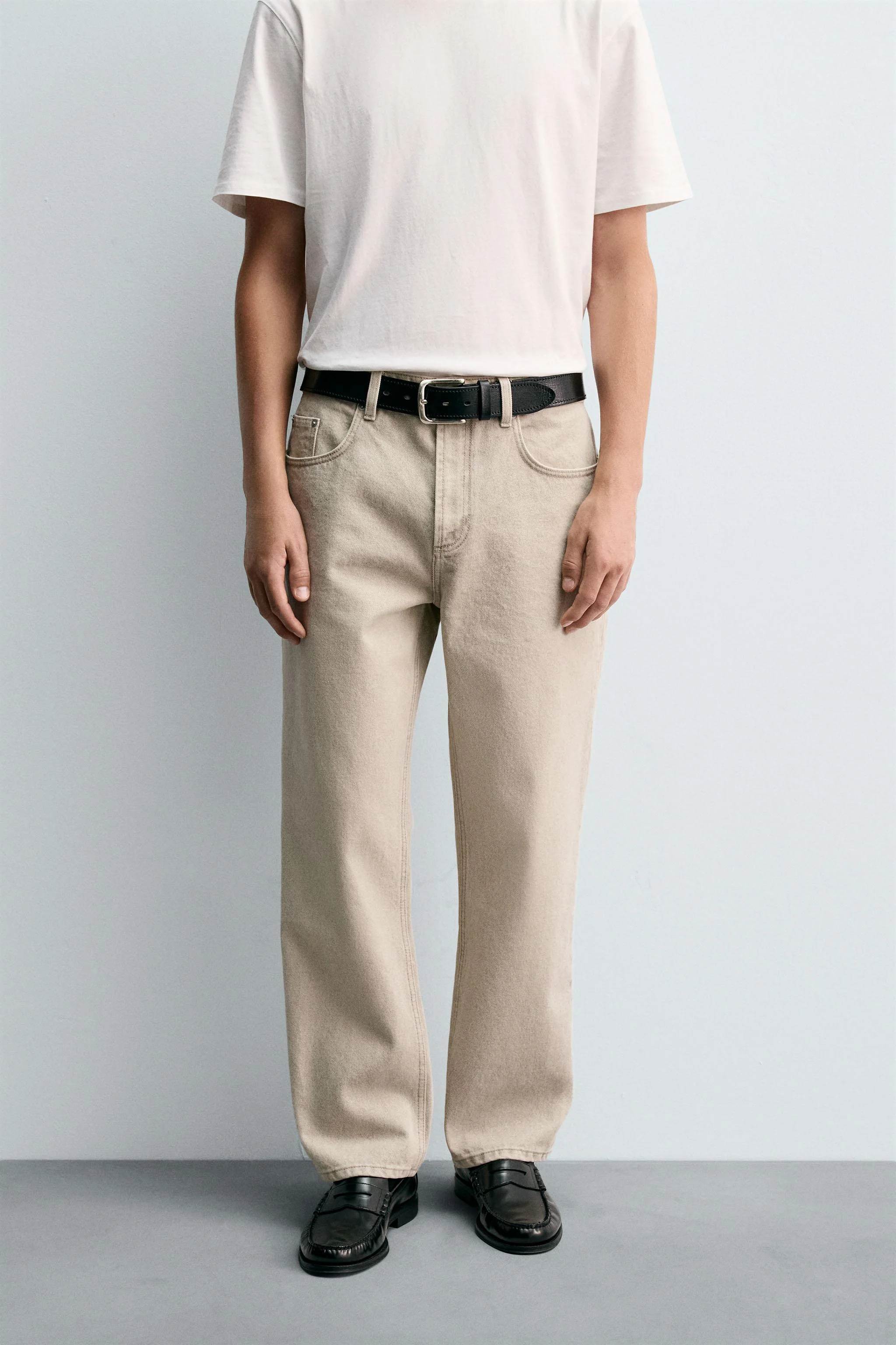 شلوار جین راسته با طرح شسته شده