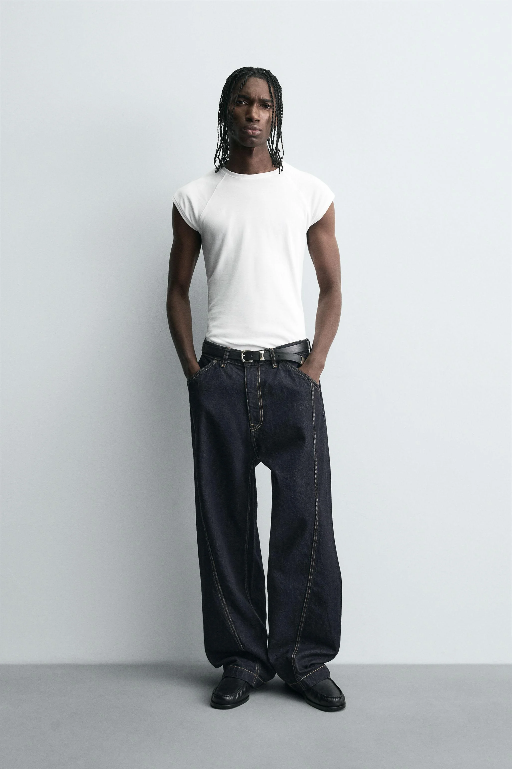 شلوار جین بگ با درز پیچ خورده شلوار جین بگ با درز پیچ خورده