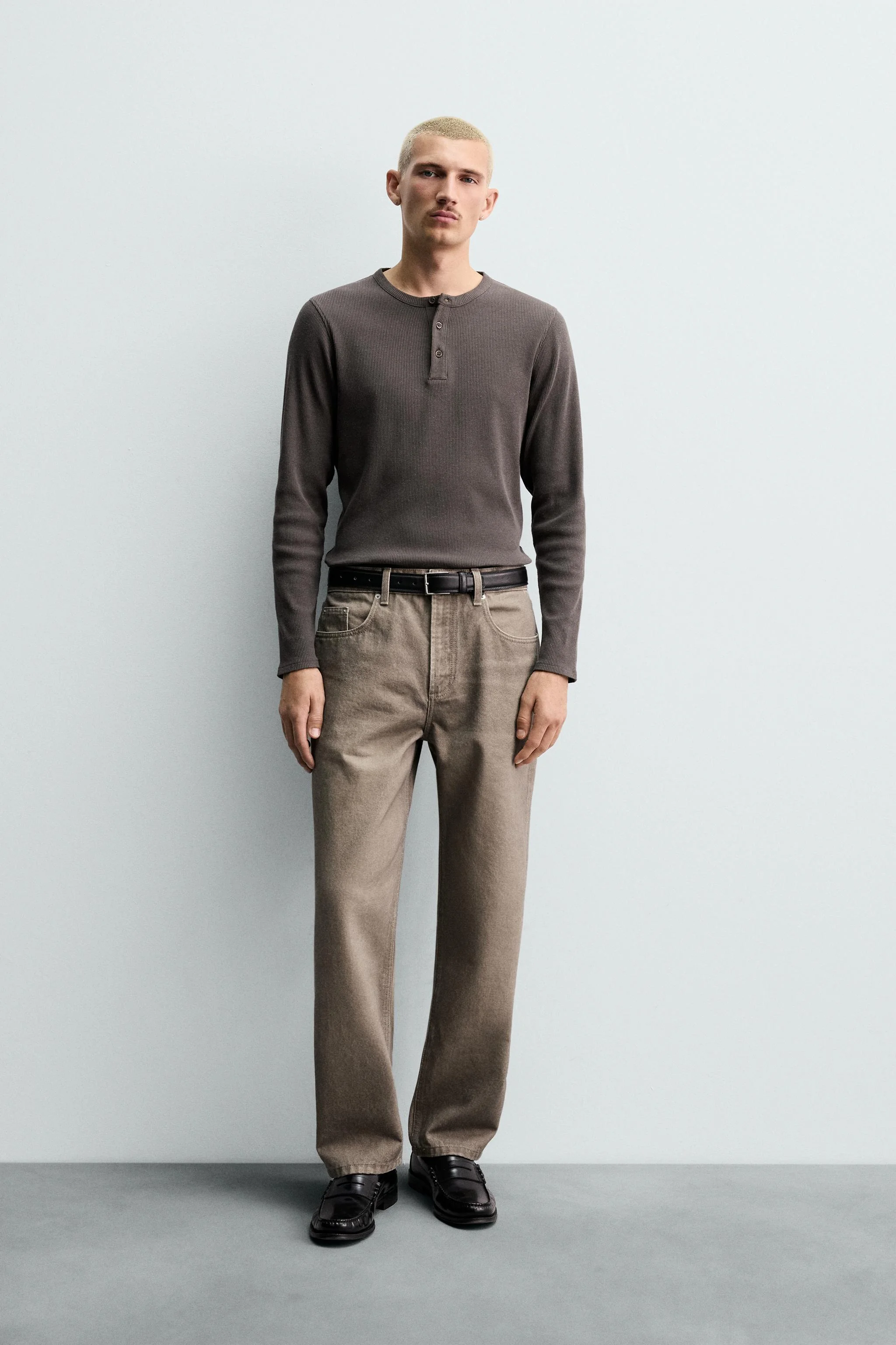 شلوار جین راسته با طرح چاپی و شسته‌شده