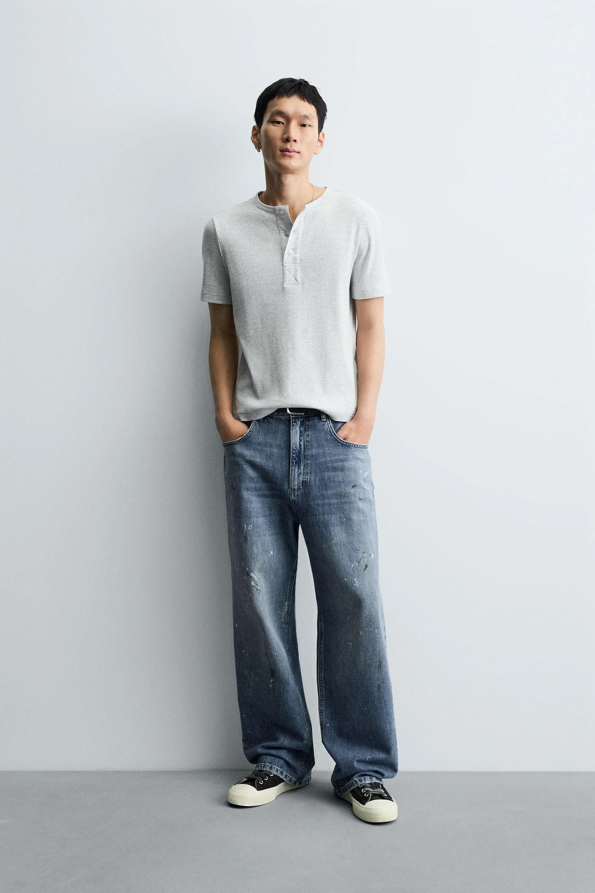 شلوار جین بگ با طرح پاشیده رنگ