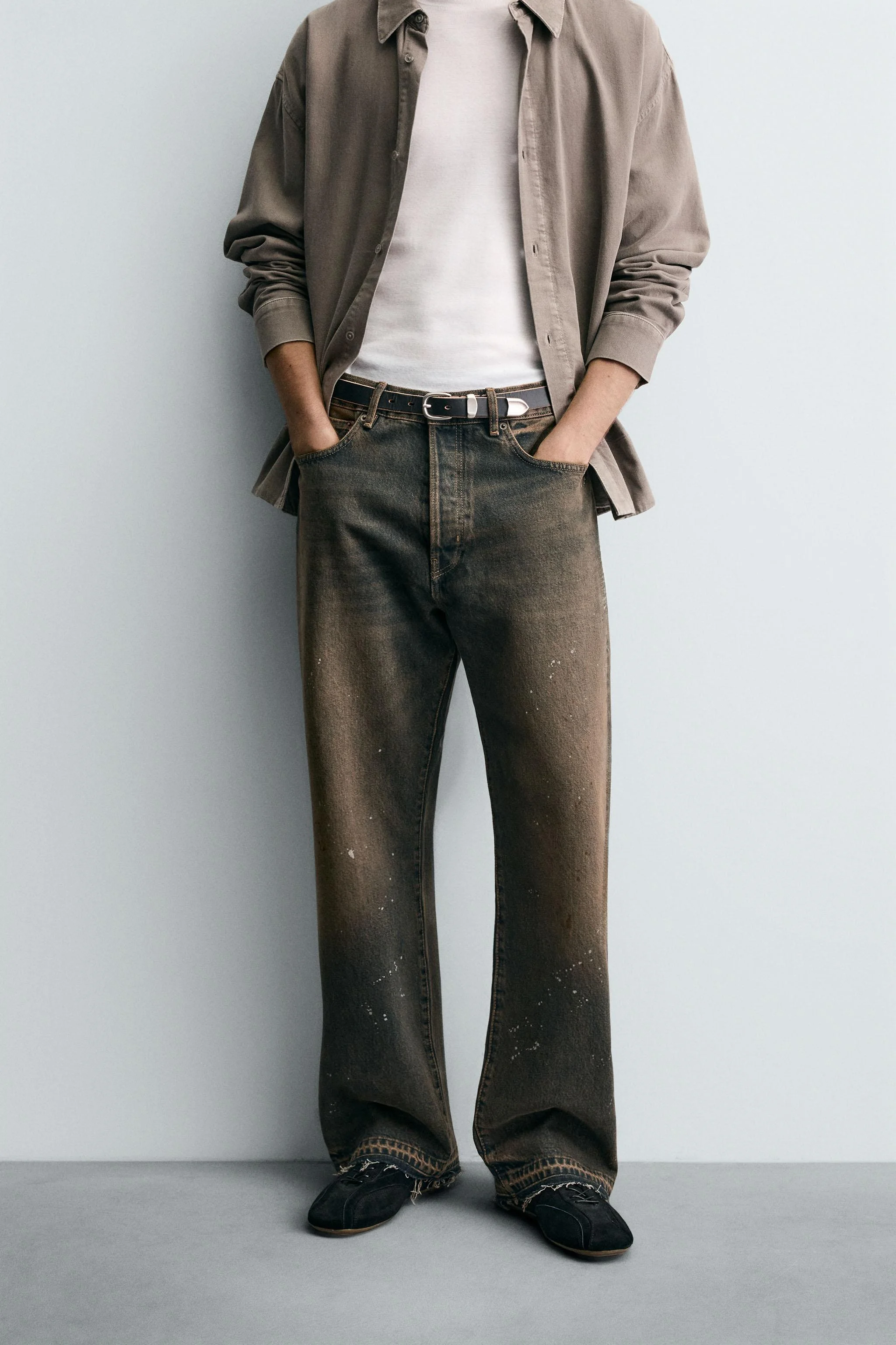 شلوار جین آزاد با طرح پاشیده رنگ