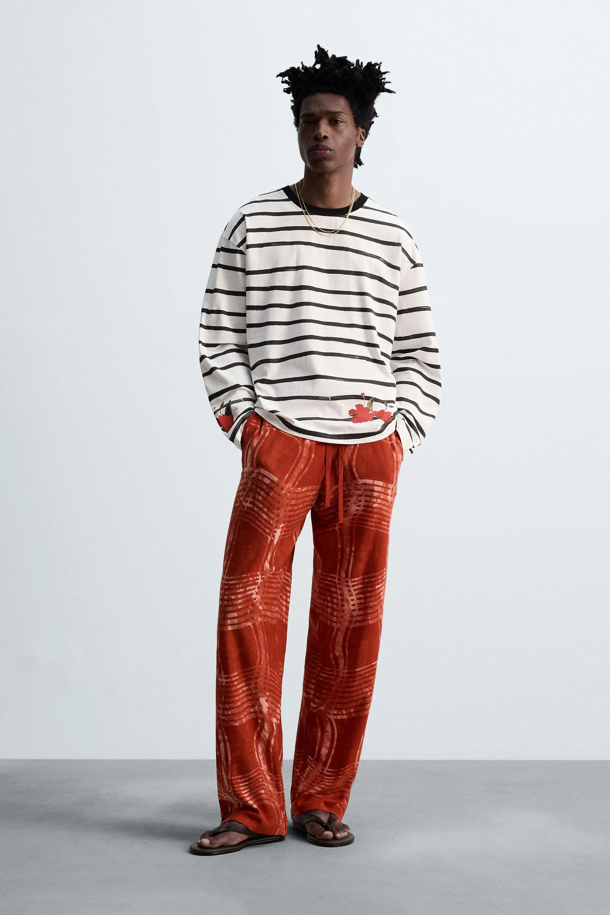 تی شرت طرح راه راه © OTIS KWAME KYE QUAICOE