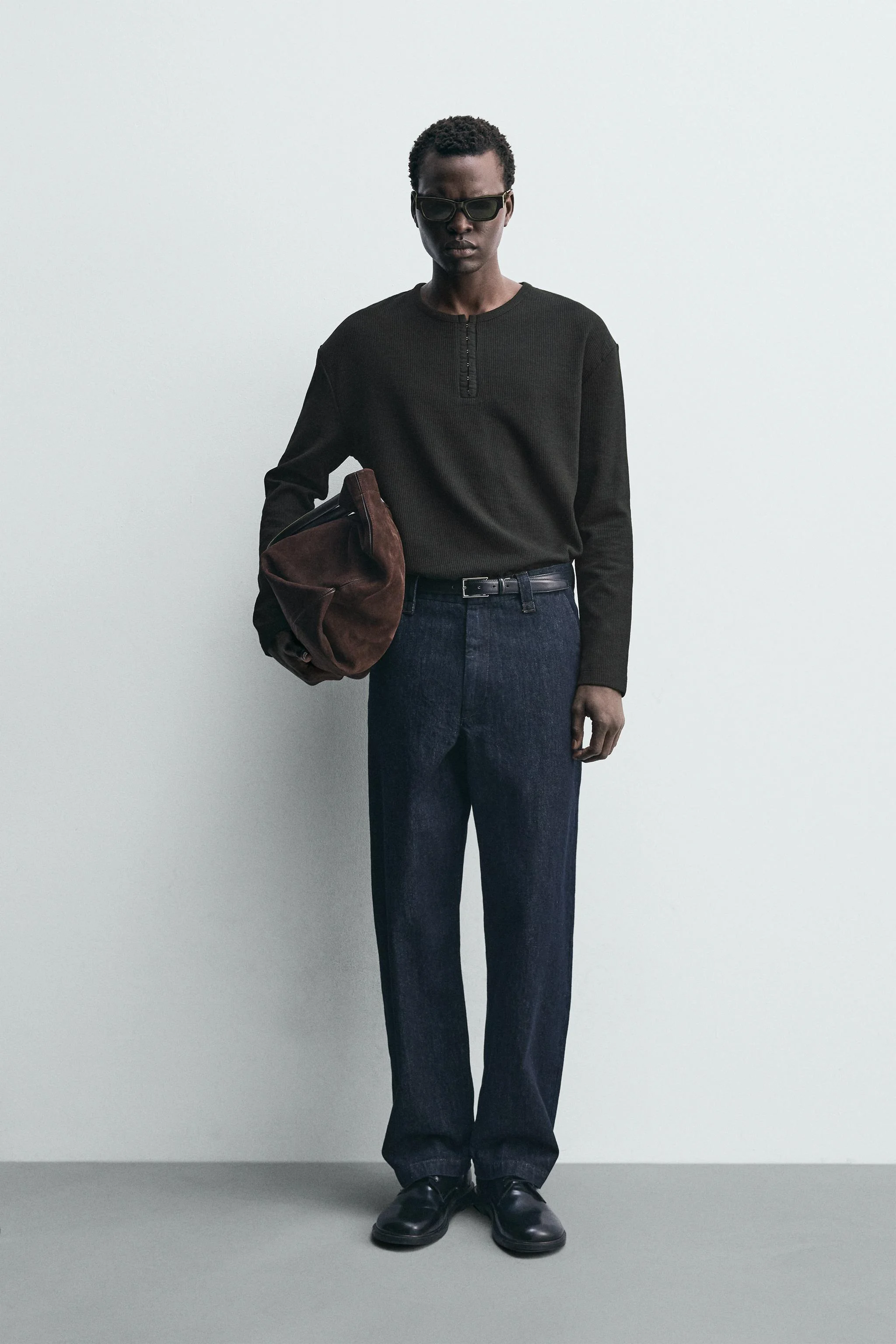 تی شرت یقه هنلی کبریتی تی شرت یقه هنلی کبریتی