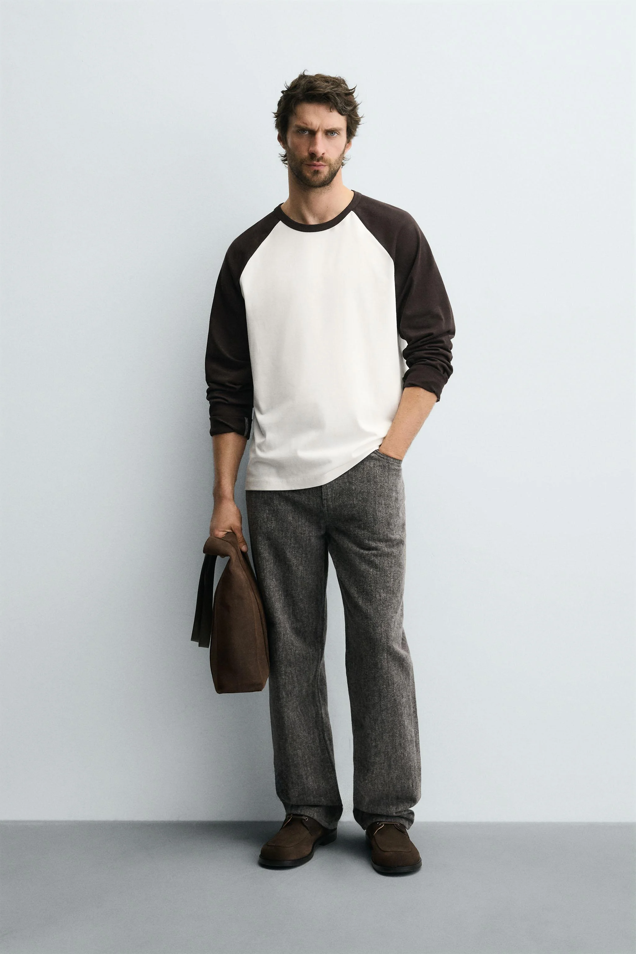 تی شرت آستین رگلان با طرح رنگی تی شرت آستین رگلان با طرح رنگی