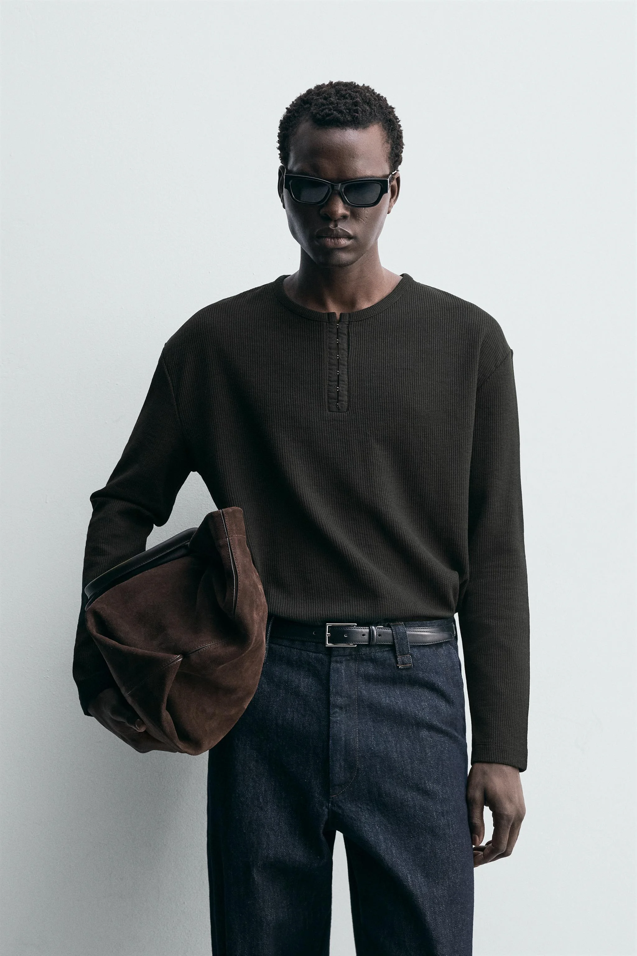 تی شرت یقه هنلی کبریتی تی شرت یقه هنلی کبریتی