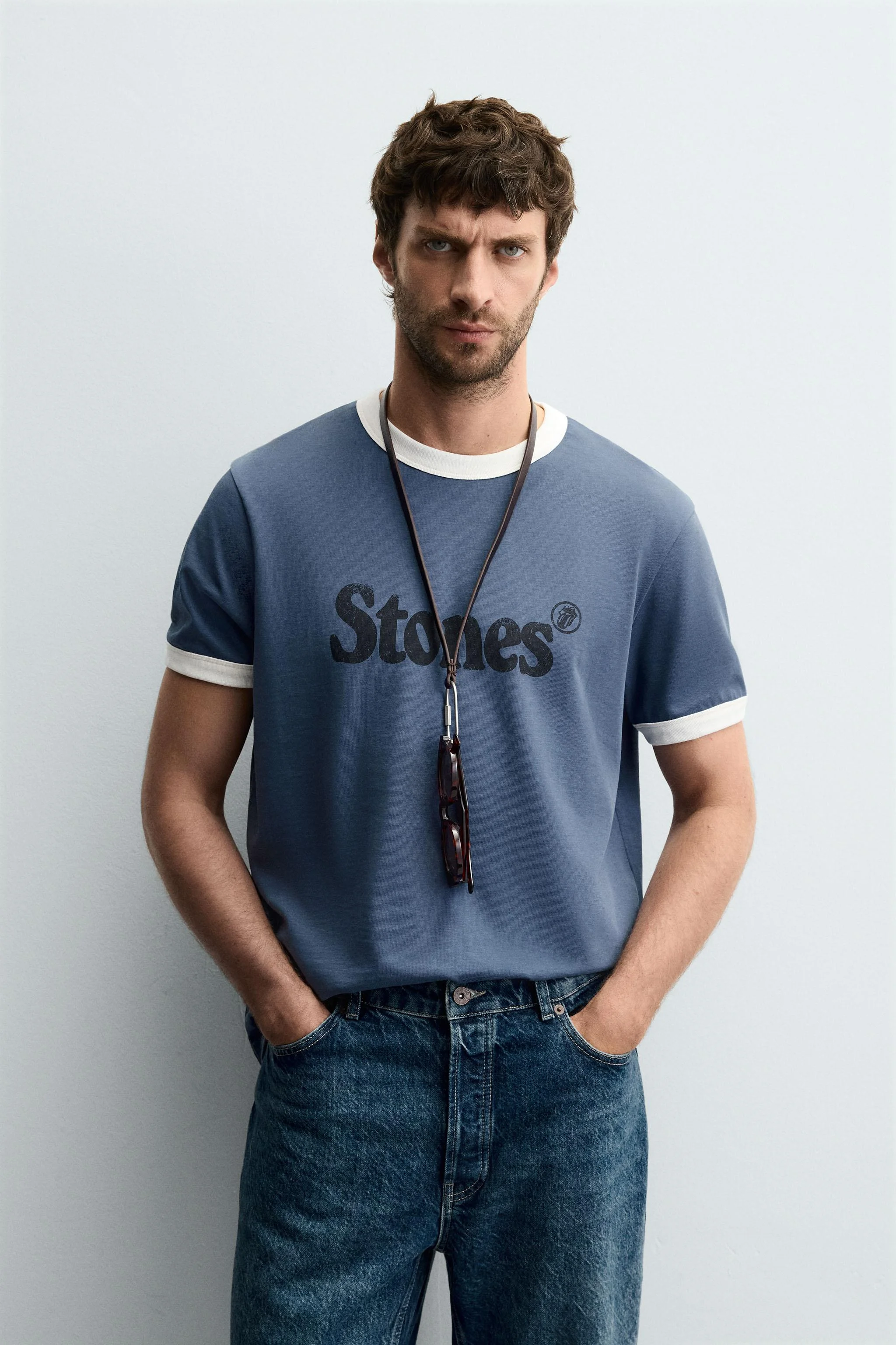 تی شرت آستین کوتاه طرح گروه موسیقی تی شرت آستین کوتاه طرح گروه موسیقی