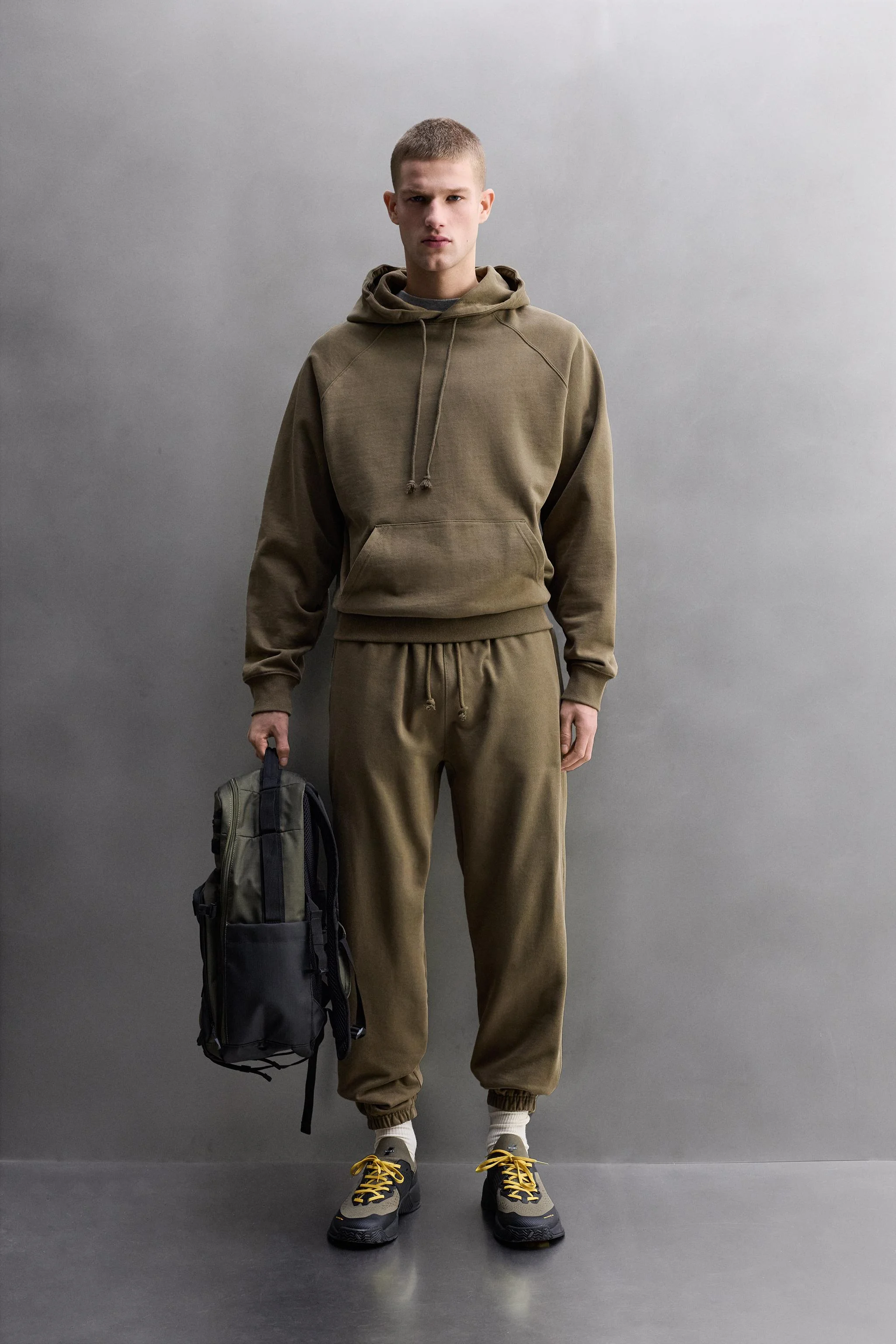 هودی تمرینی با بافت شسته شده