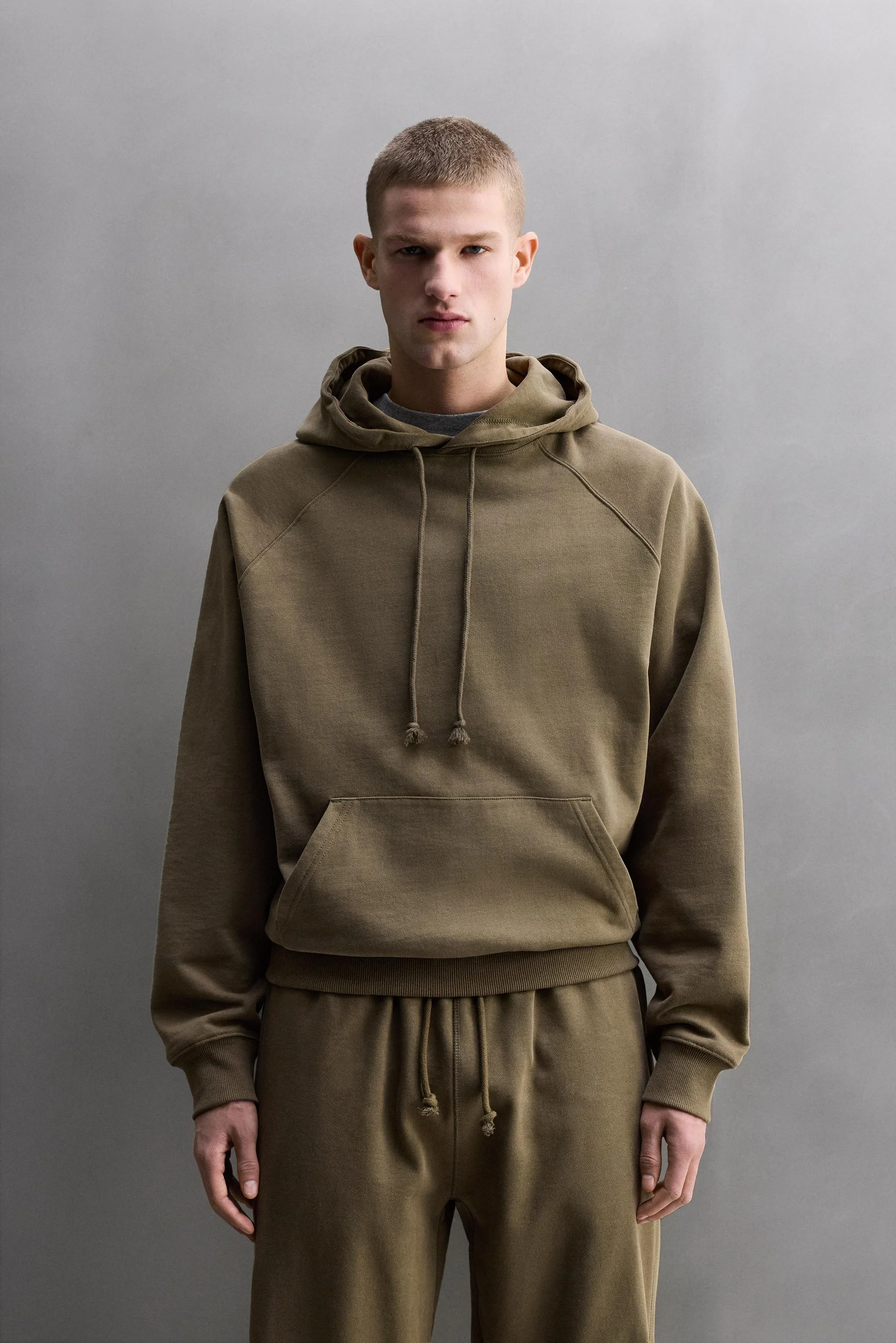 هودی تمرینی با بافت شسته شده