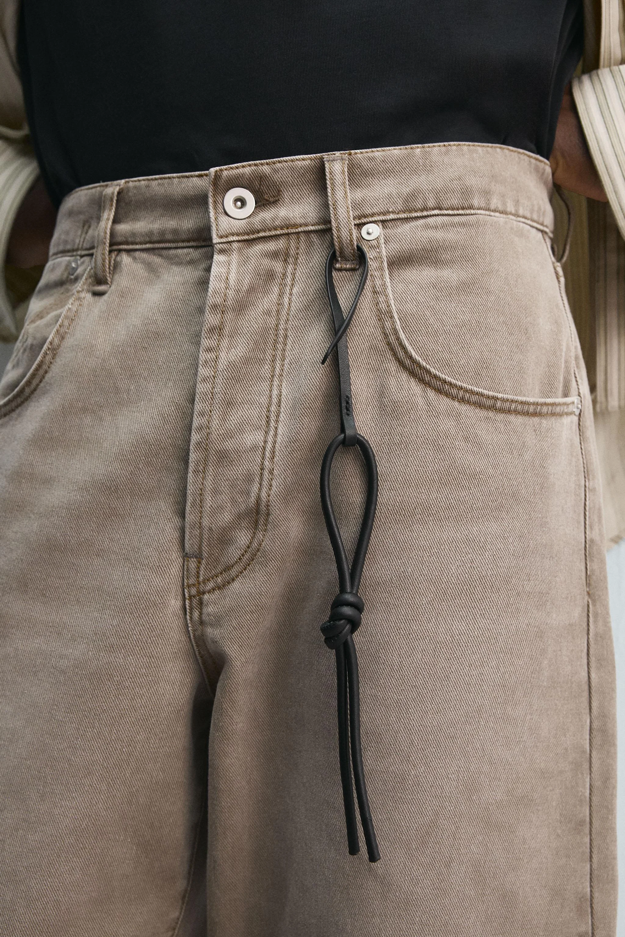 جاکلیدی چرمی با طراحی گره