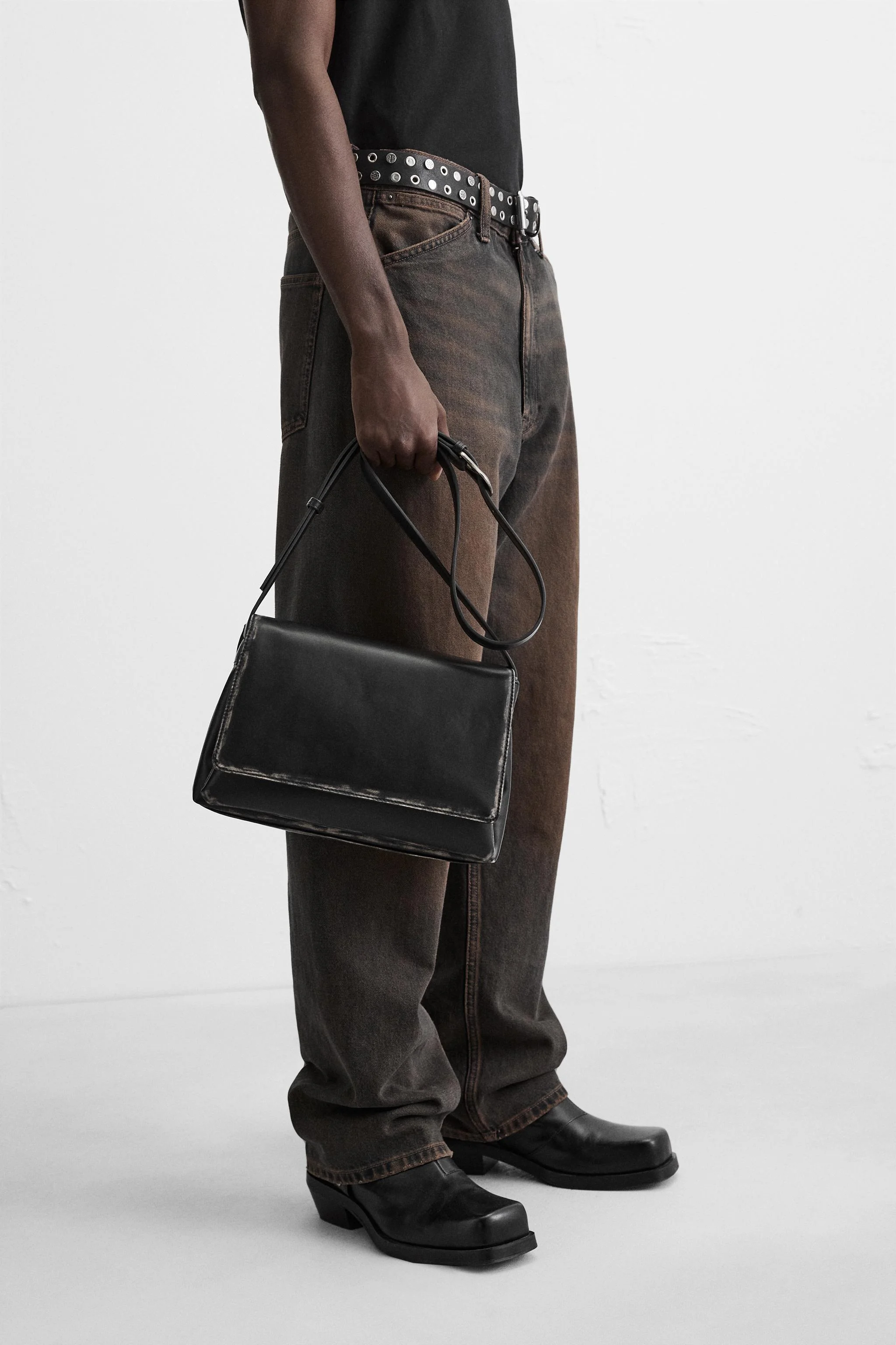 کیف دوشی با طرح کهنه کاری