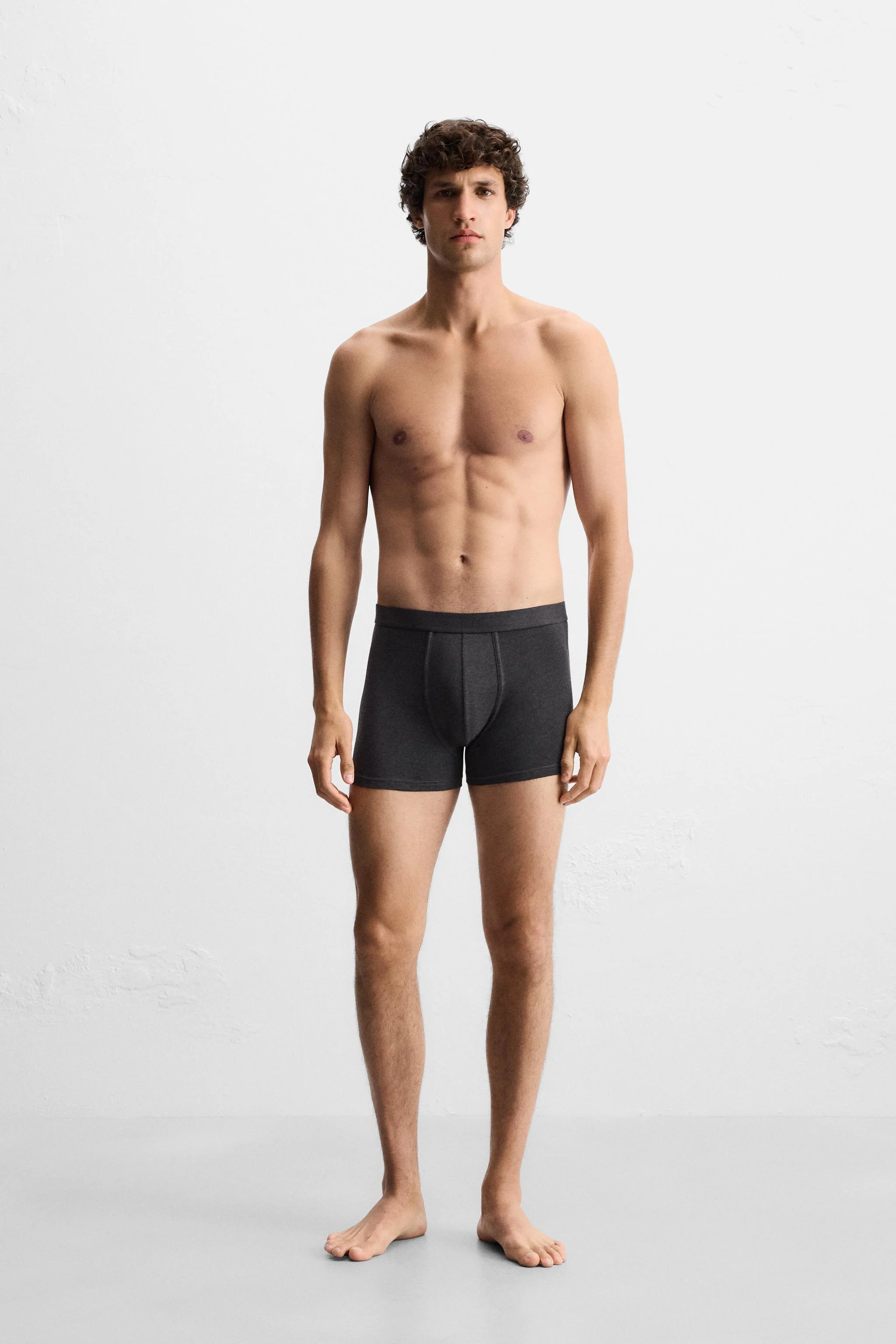 بسته 3 عددی شورت پادار مردانه با رنگ های متنوع بسته 3 عددی شورت پادار مردانه با رنگ های متنوع