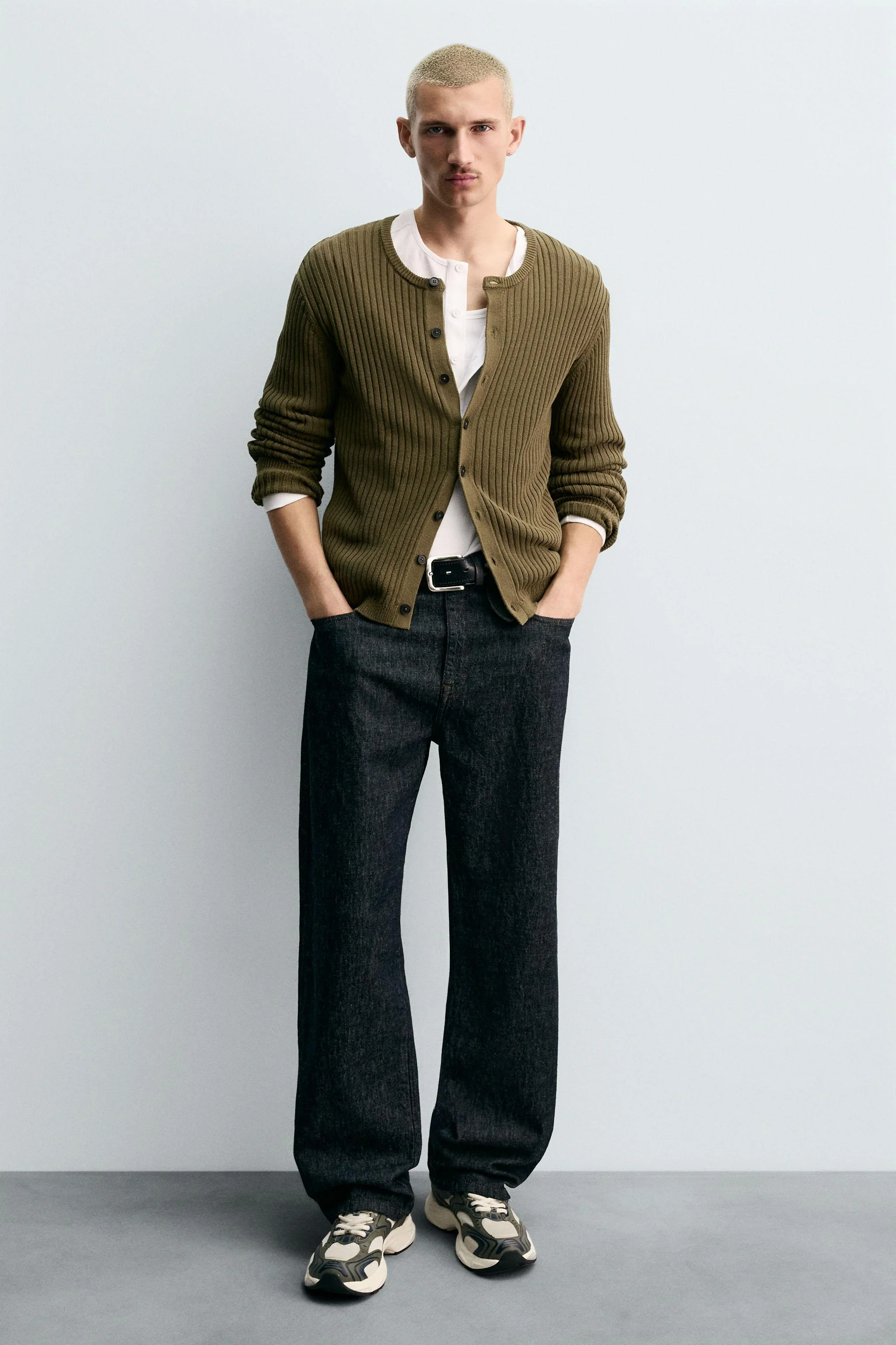 کفش ورزشی با زیره ضخیم