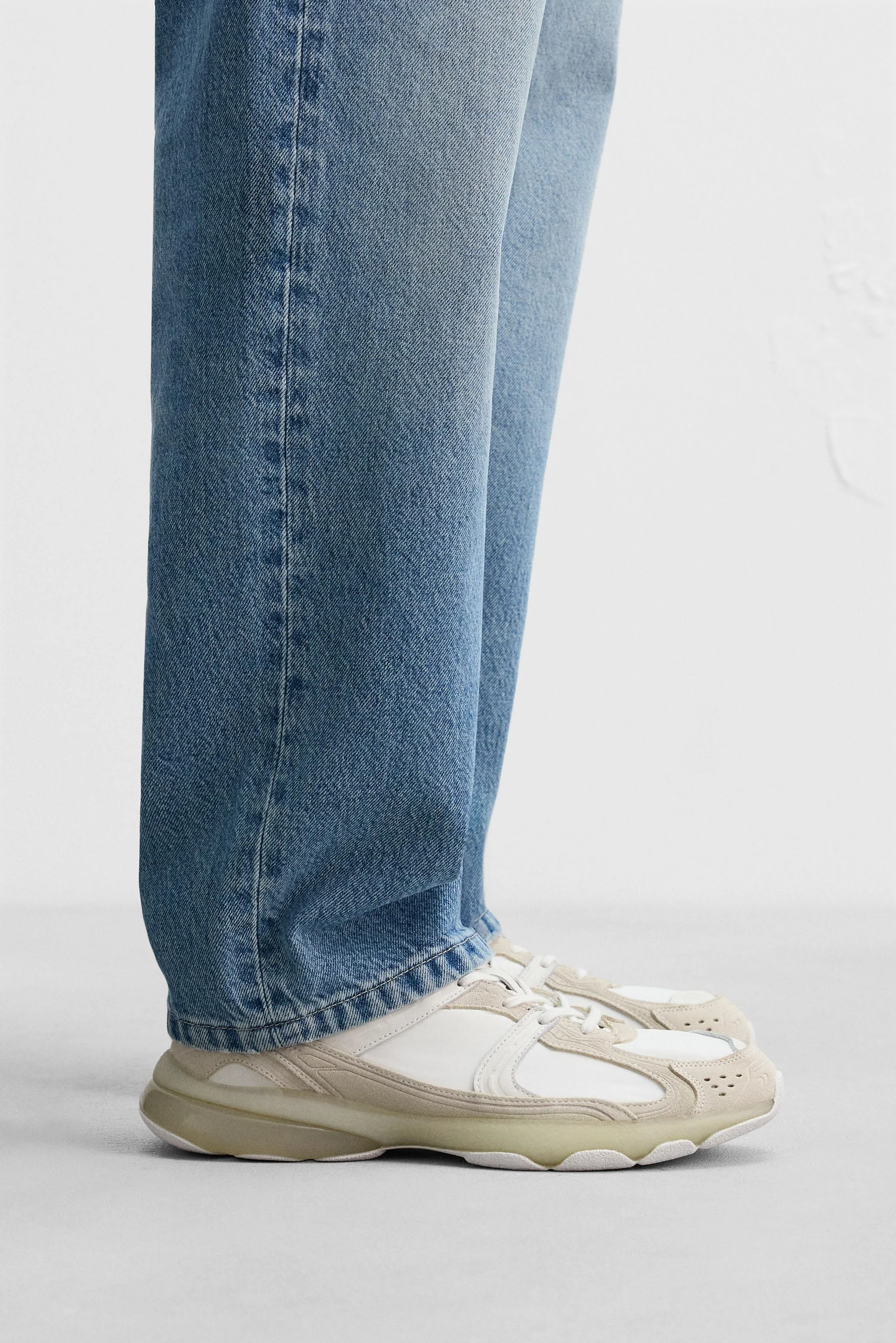 کفش ورزشی تک رنگ