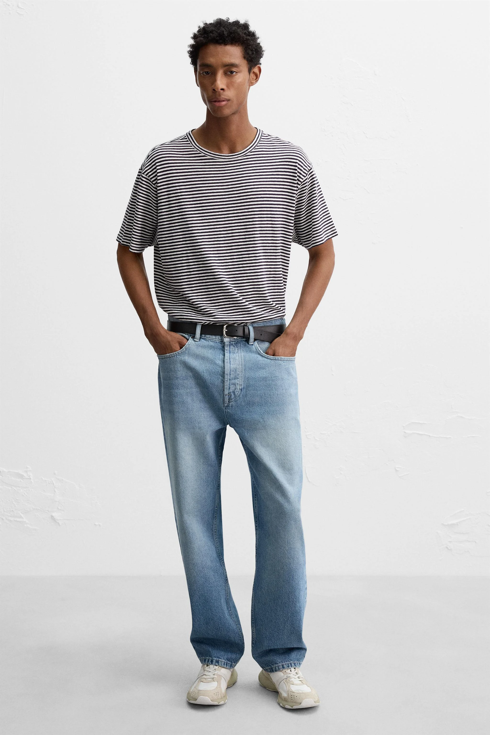 کفش ورزشی تک رنگ