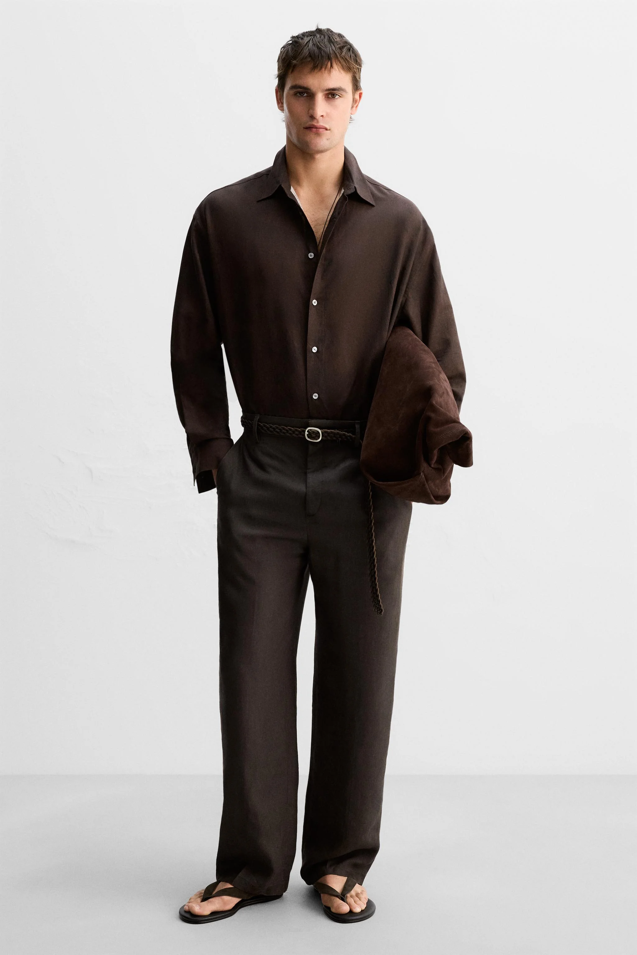 صندل چرمی با طرح محدود