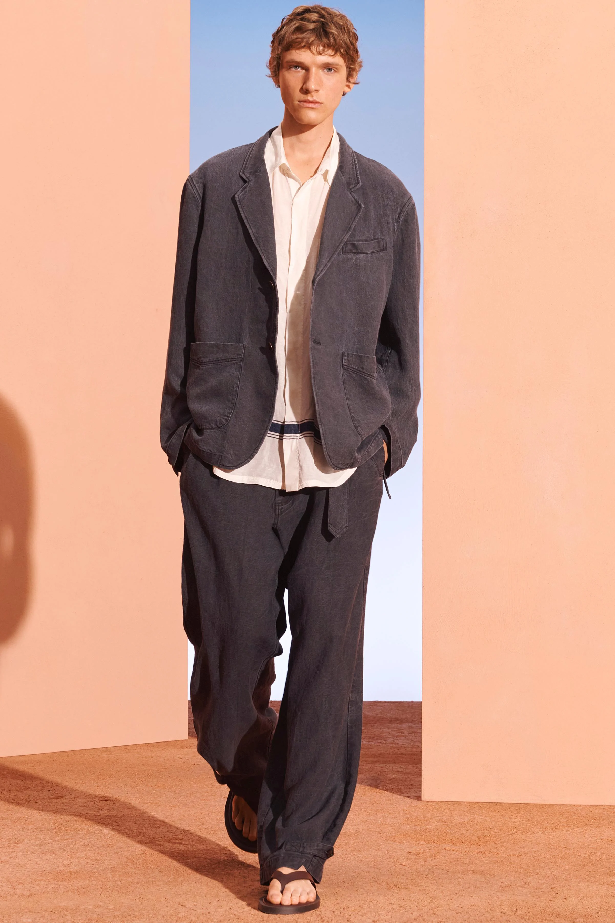 صندل های بنددار چرمی صندل های بنددار چرمی