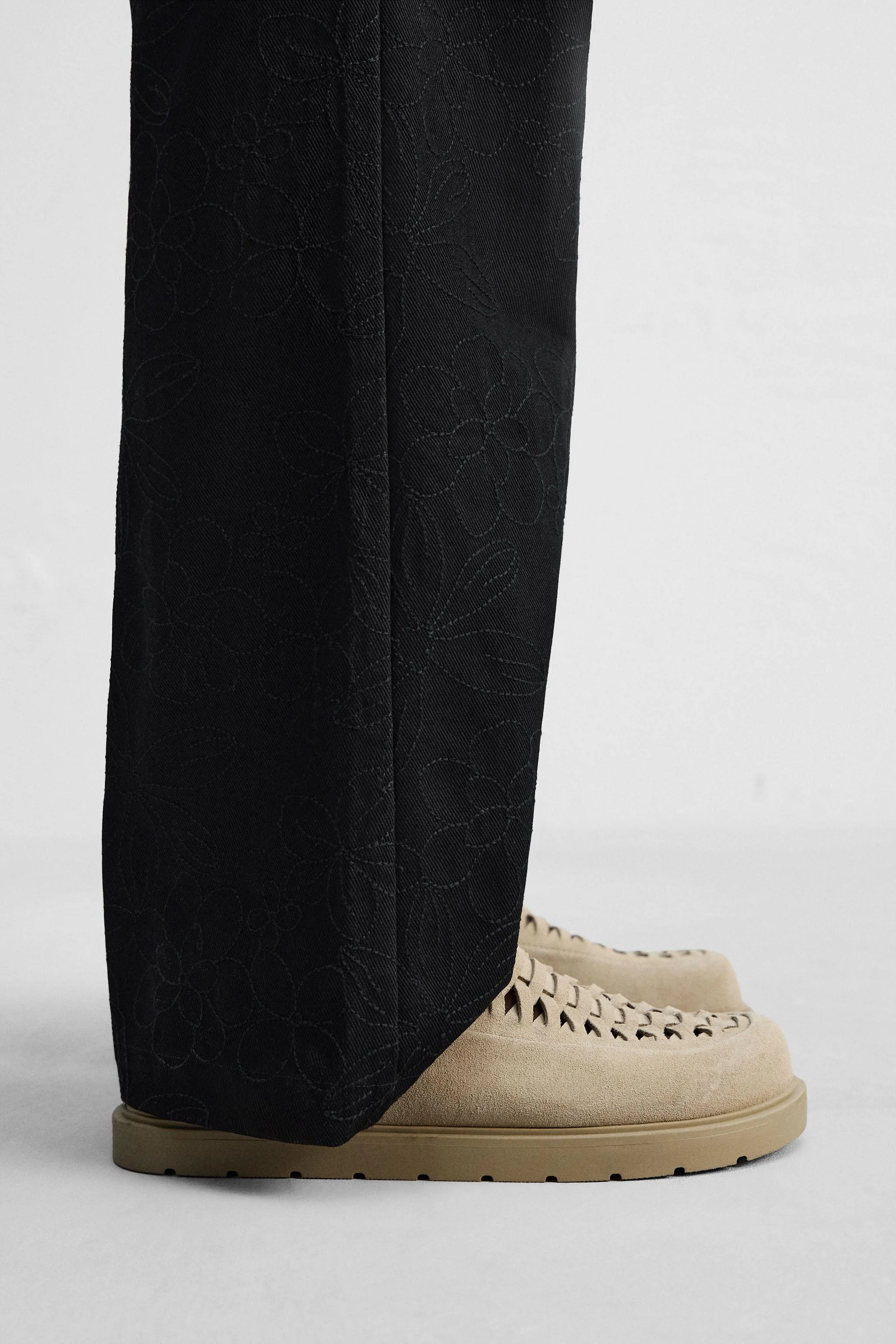 کفش های چوبی چرمی بافته