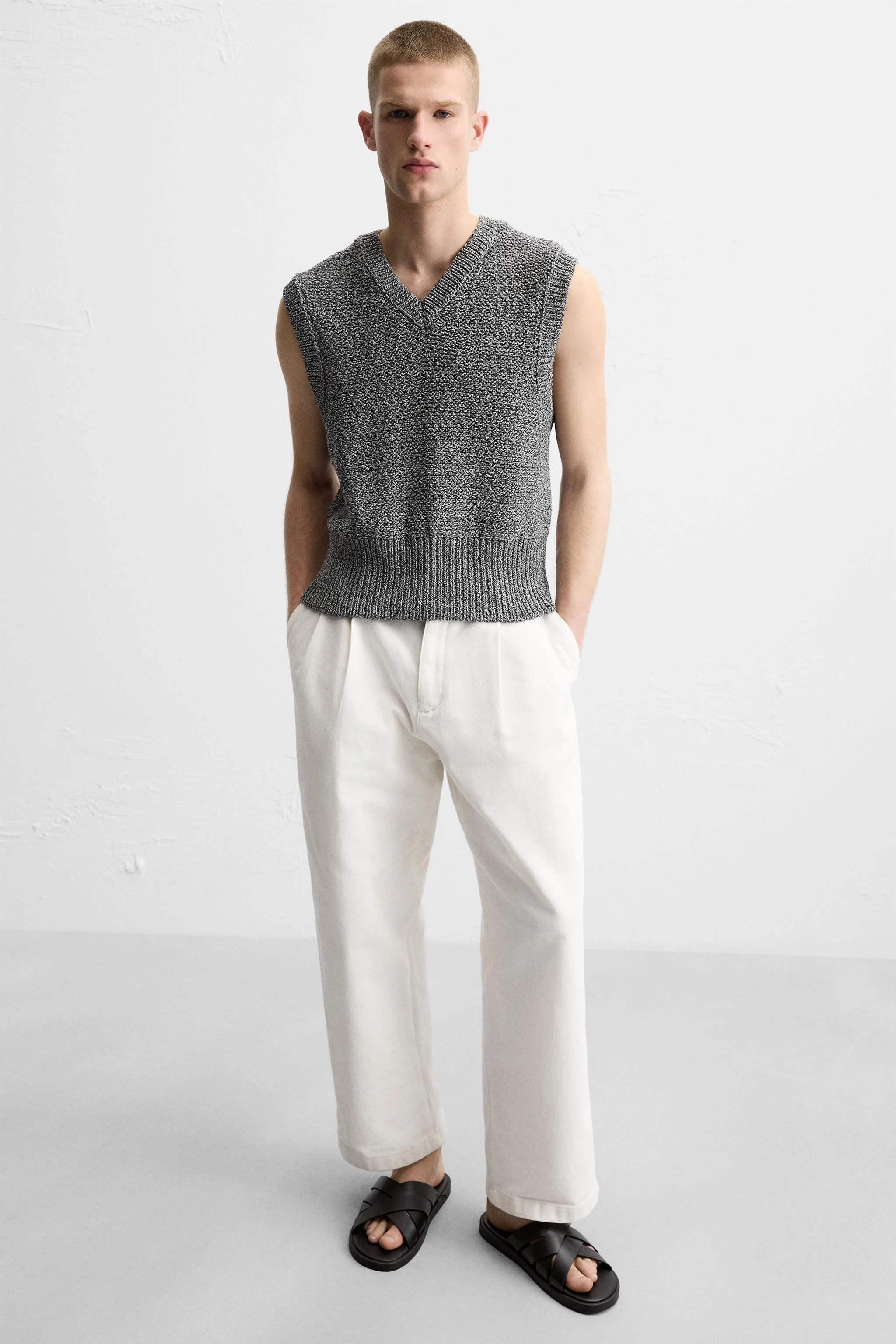 صندل های بند دار چرمی صندل های بند دار چرمی