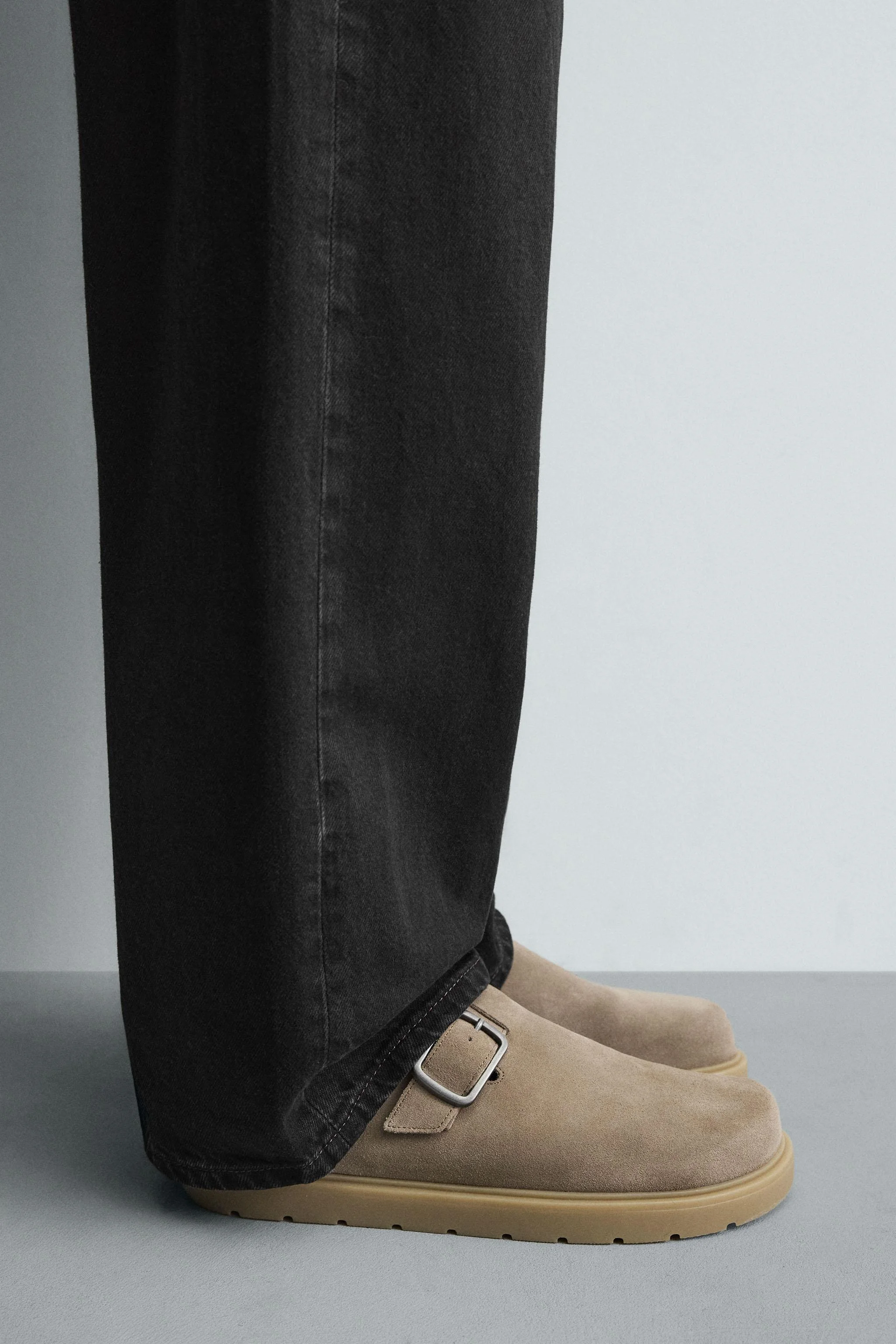 کفش های چوبی سگک دار چرمی