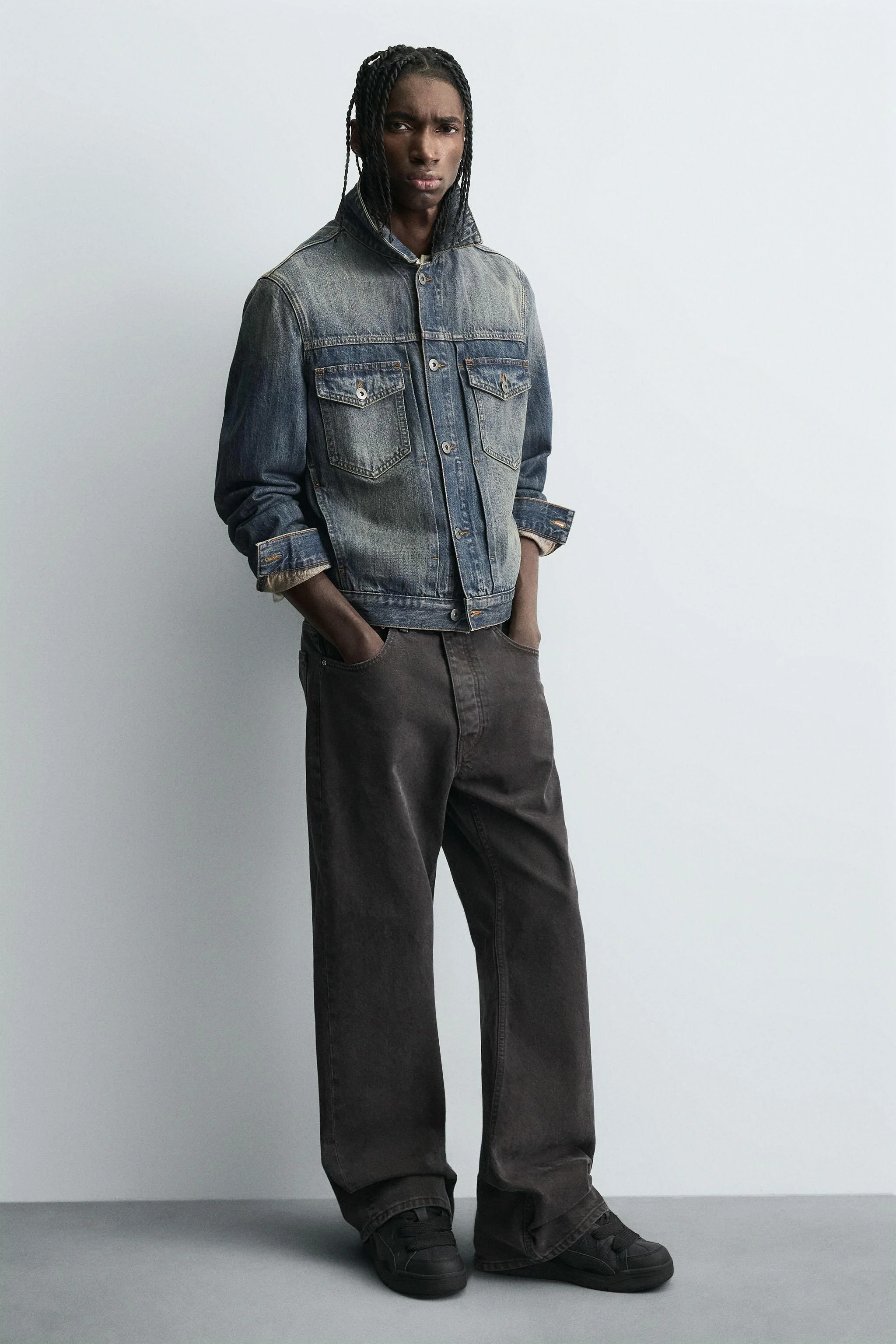 کفش ورزشی بند پهن