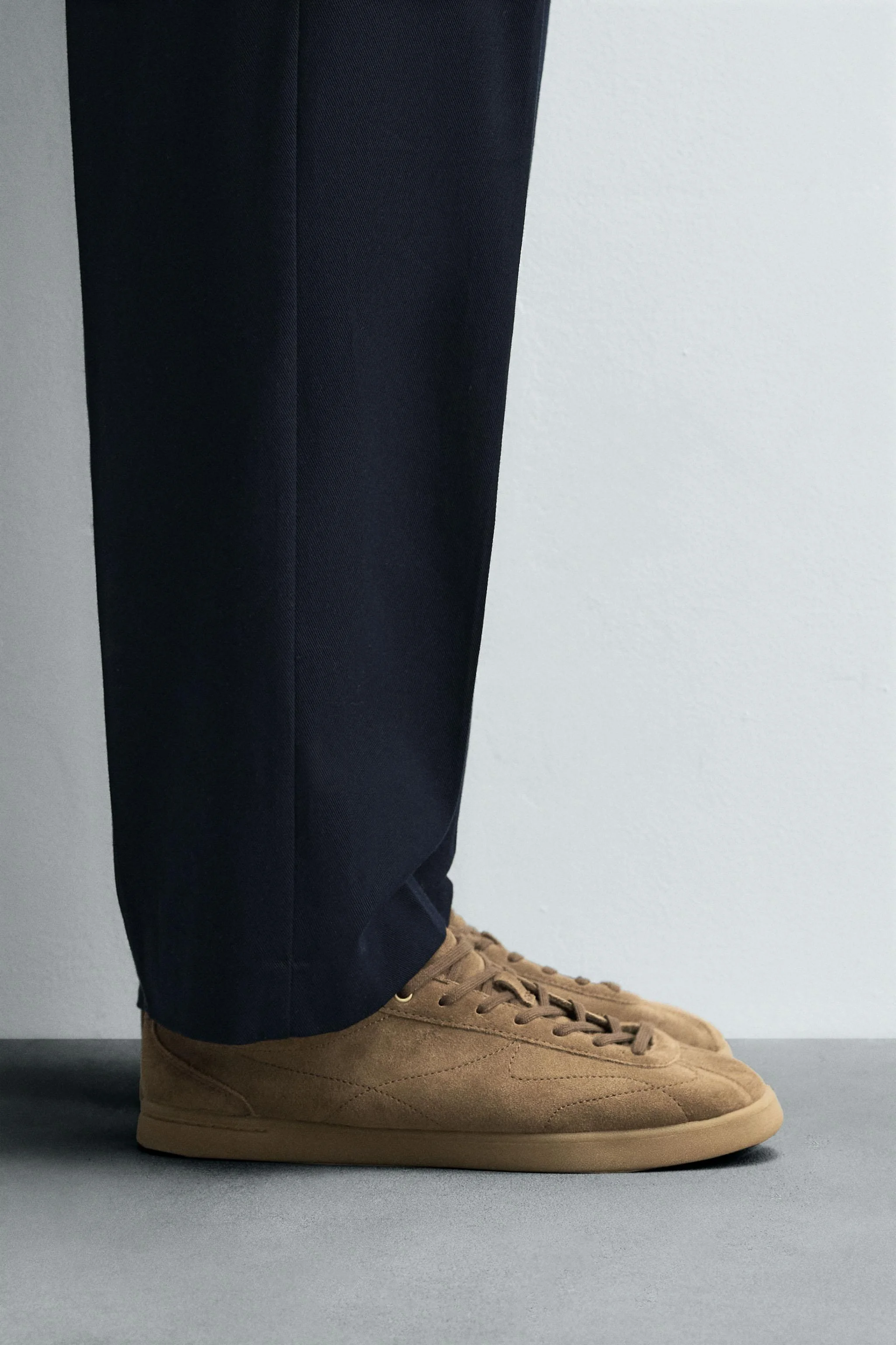 کفش ورزشی چرمی