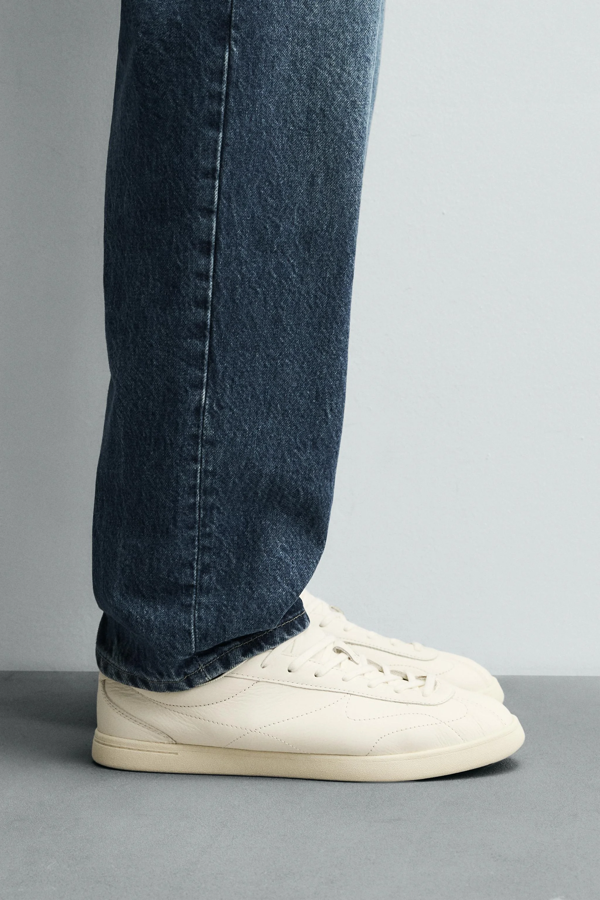 کفش ورزشی چرمی