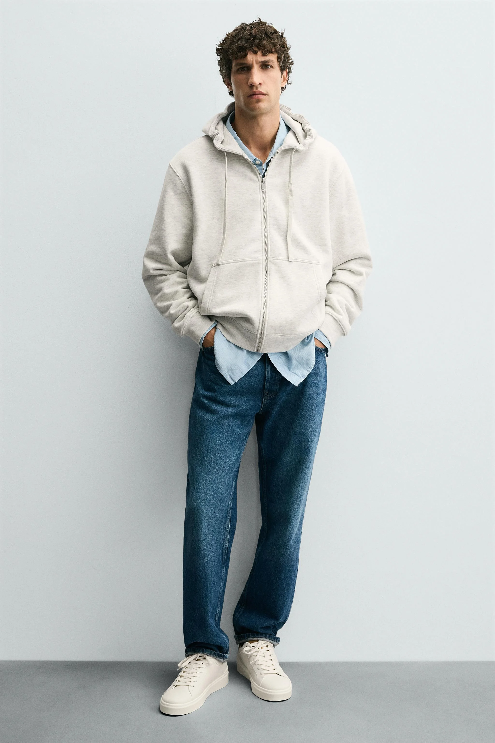 کفش ورزشی با جزئیات پاشنه