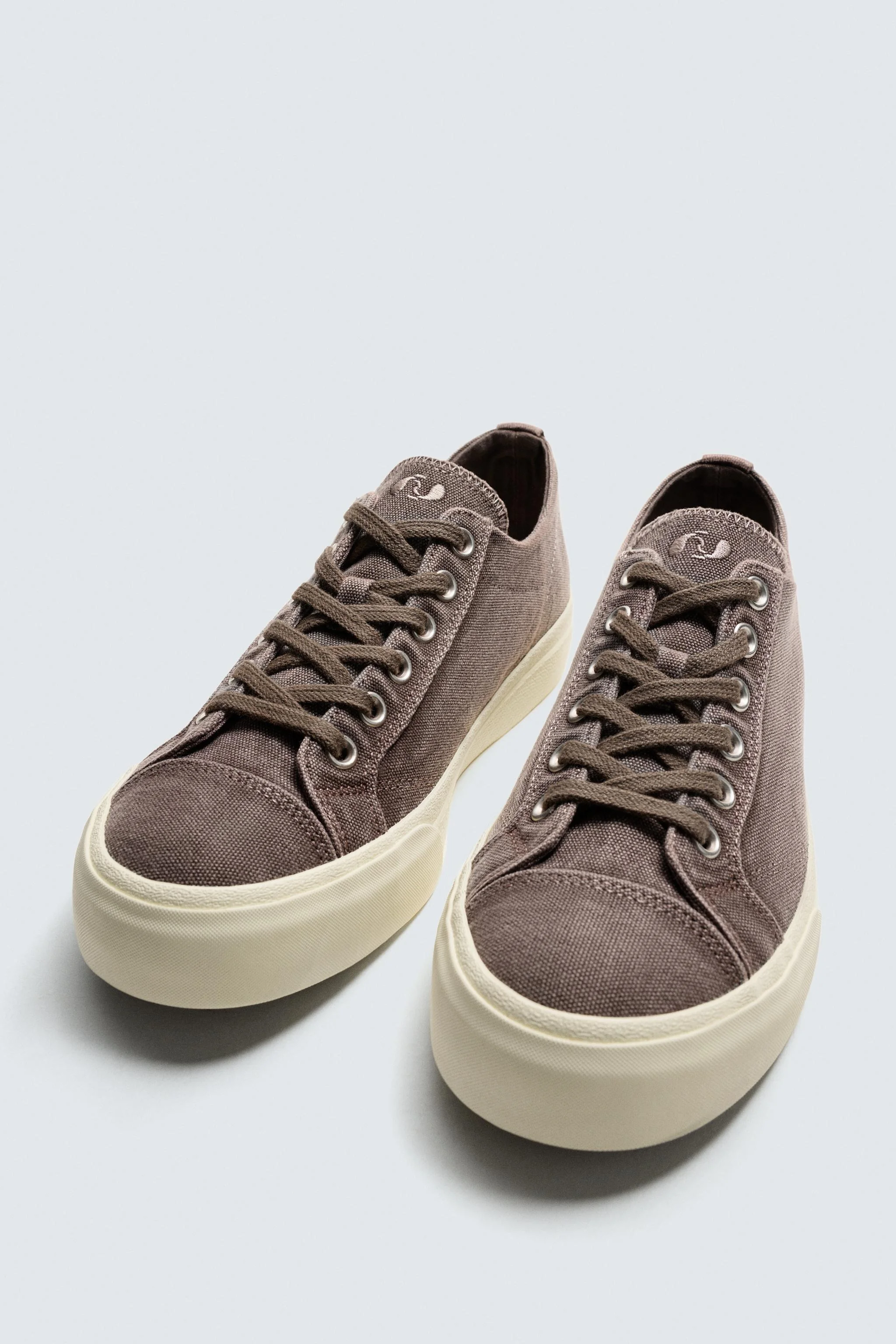 کفش ورزشی پارچه ای کفش ورزشی پارچه ای