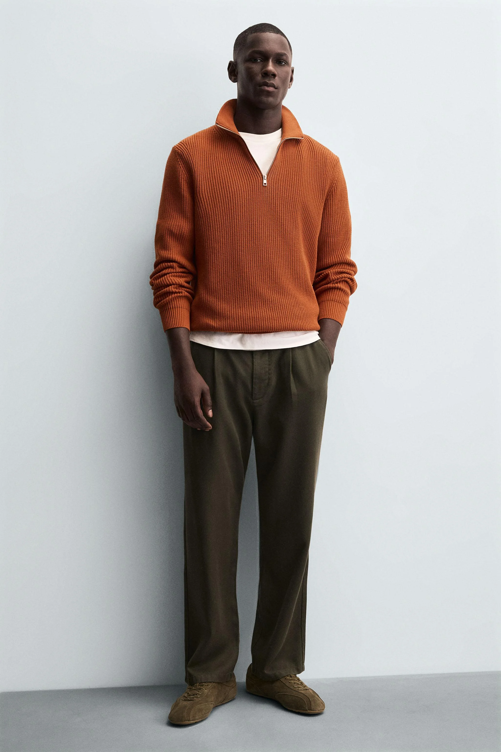 کفش ورزشی بند دار چرمی با زیره بسیار نازک