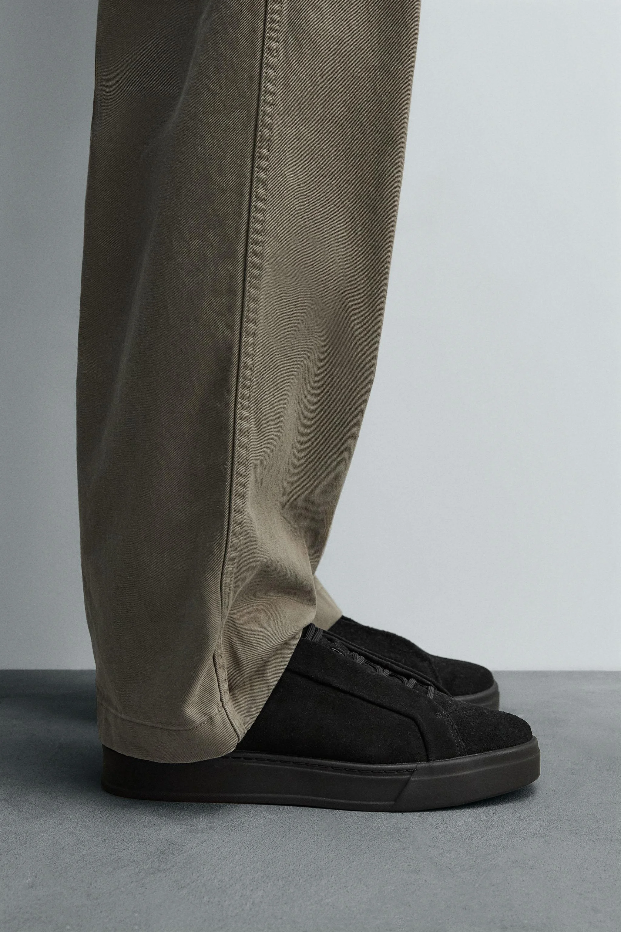 کفش ورزشی چرمی تک رنگ کفش ورزشی چرمی تک رنگ