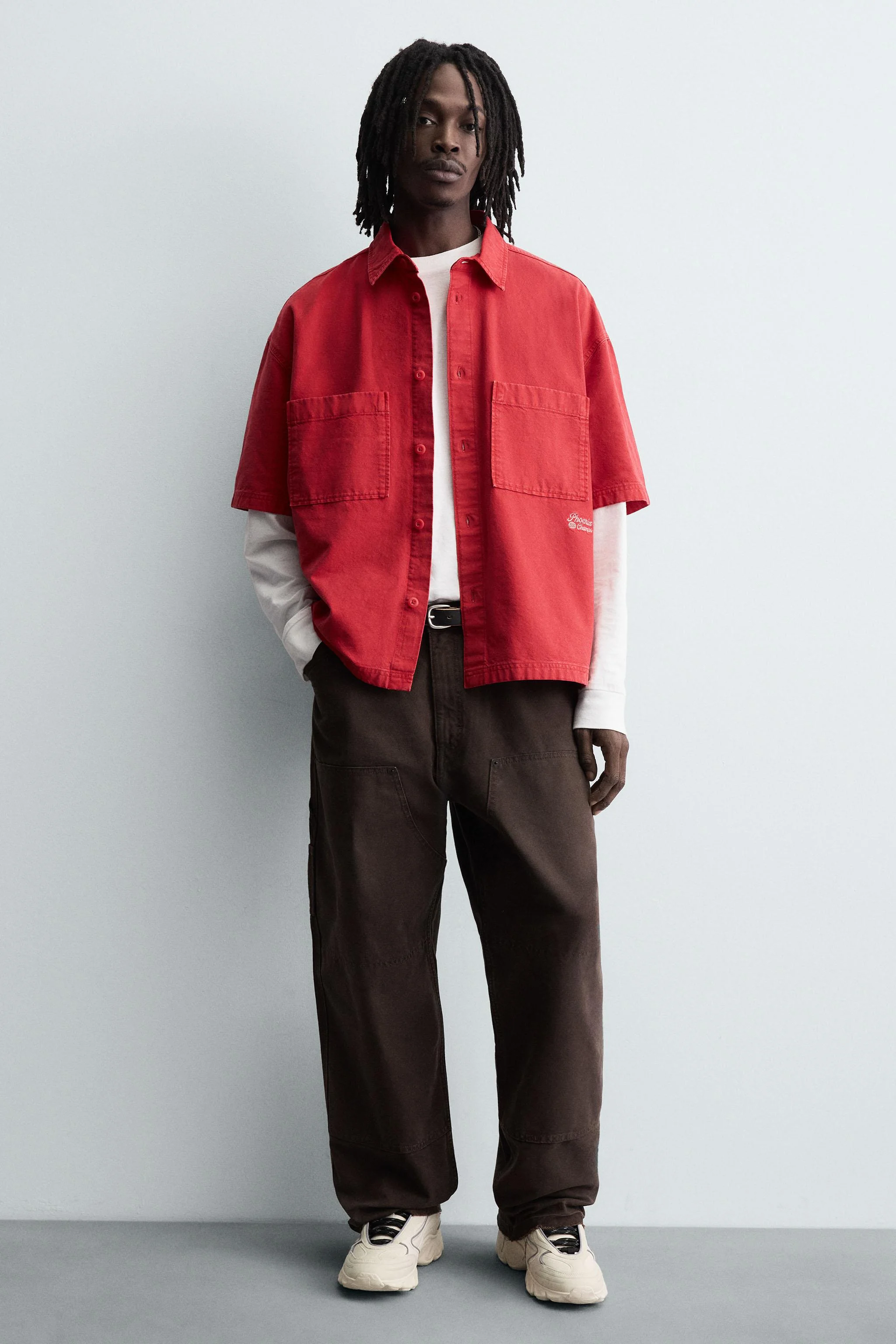 کفش کتانی بند دار با زیره ضخیم کفش کتانی بند دار با زیره ضخیم