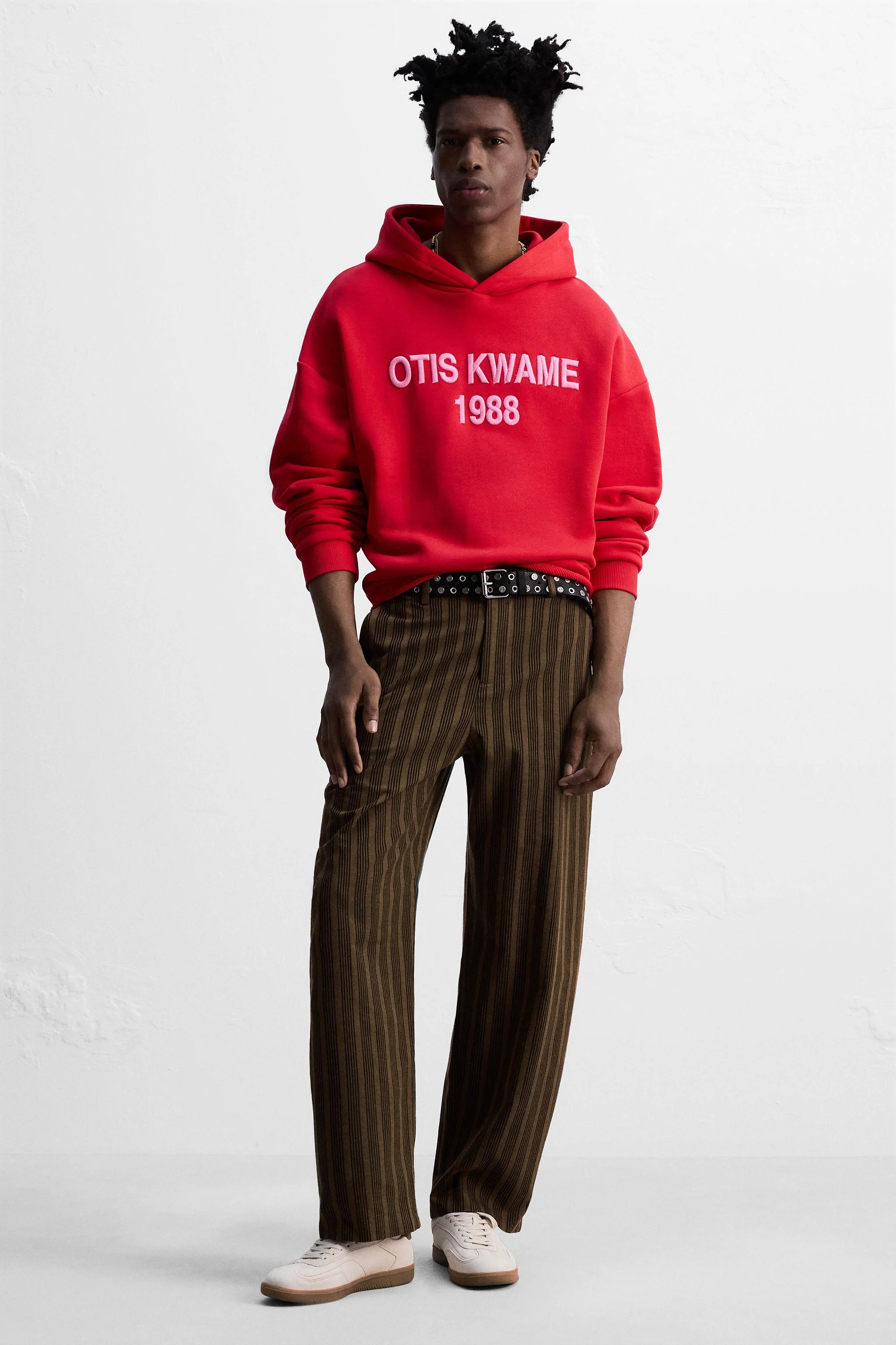 کفش ورزشی چرمی با زیره متضاد کفش ورزشی چرمی با زیره متضاد