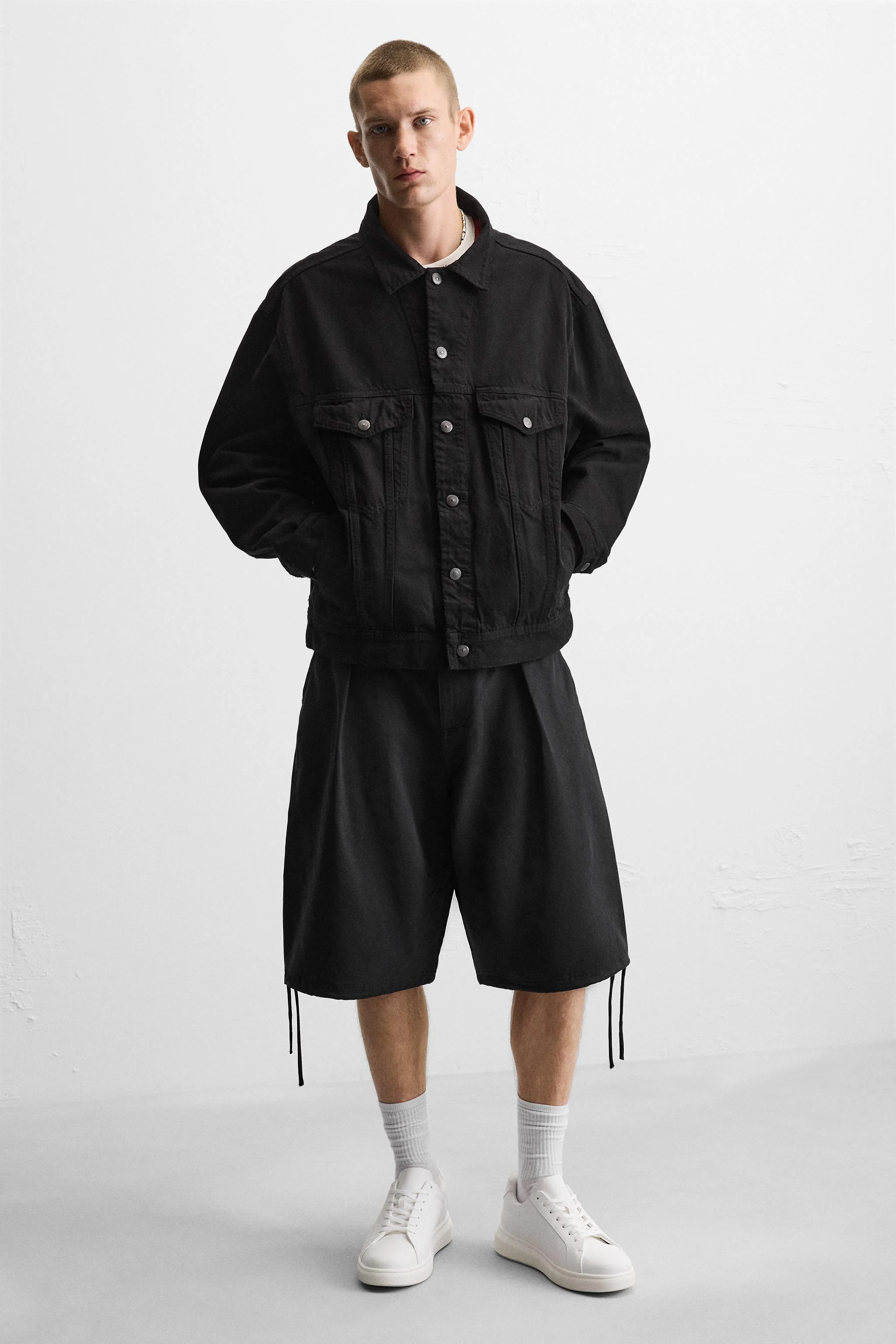 کفش ورزشی یکدست بند دار با زیره ضخیم کفش ورزشی یکدست بند دار با زیره ضخیم