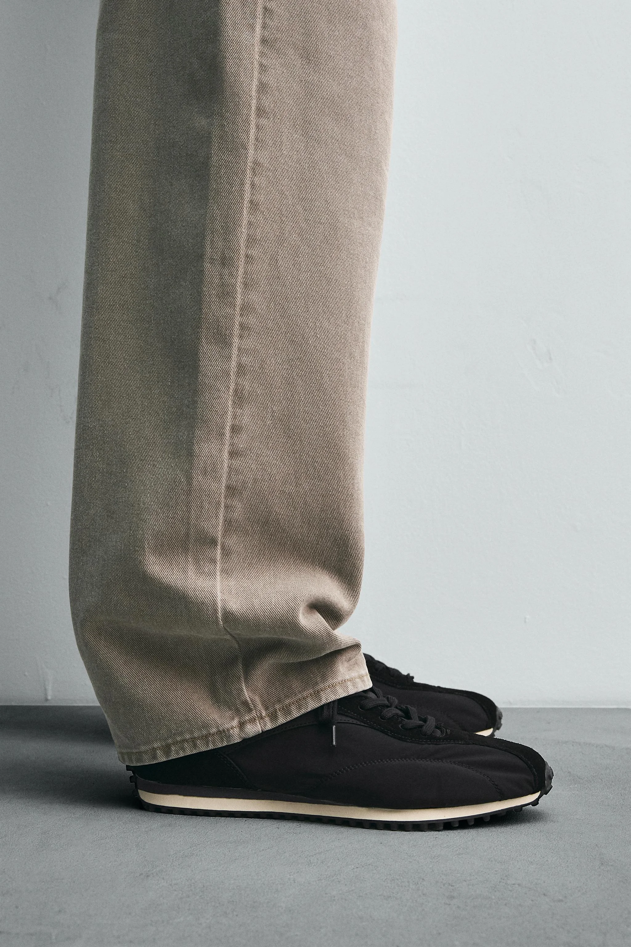 کفش ورزشی نایلونی نسخه محدود کفش ورزشی نایلونی نسخه محدود