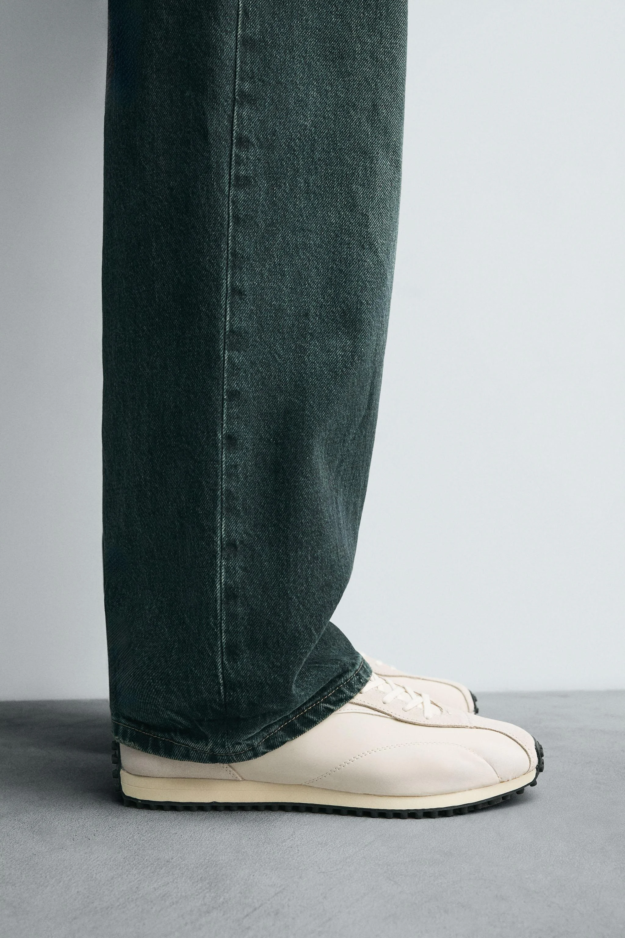 کفش ورزشی نایلونی نسخه محدود کفش ورزشی نایلونی نسخه محدود