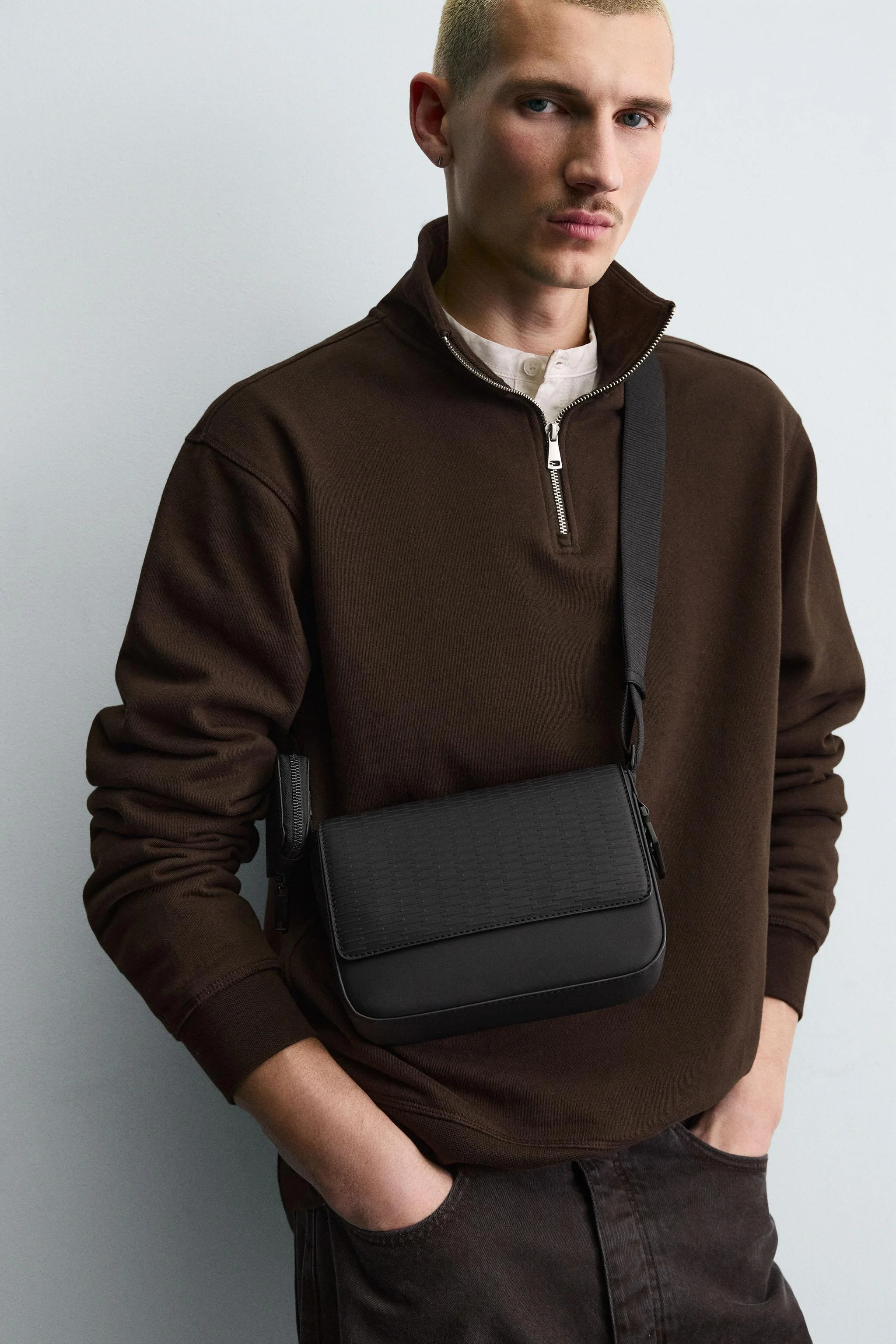 کیف رودوشی با بافت لاستیکی