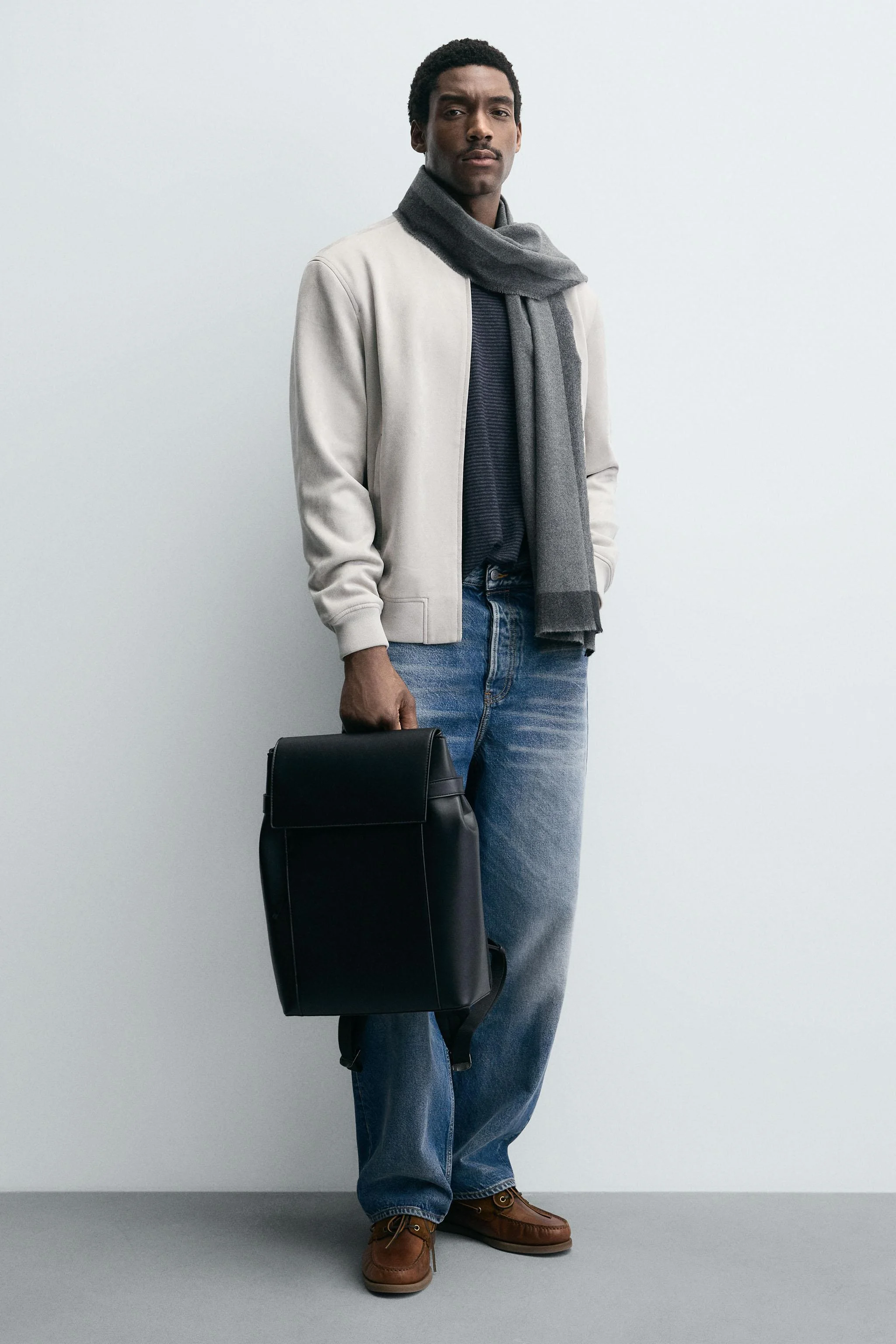 کوله پشتی با درپوش